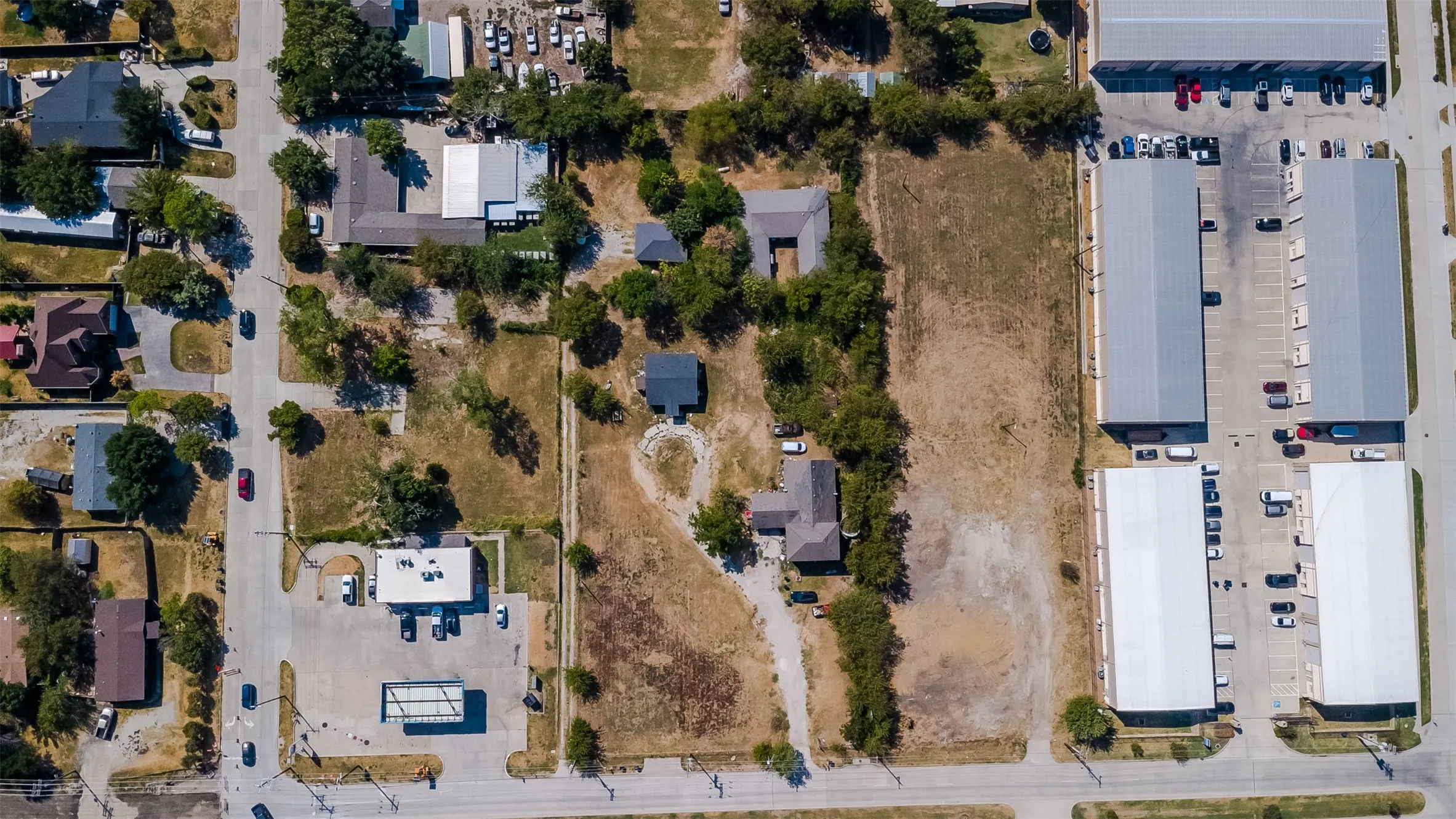 Single Family Residence For Sale in Denton County , 203D Kings Road, Hackberry, Texas 75036, 6 Bedroom, 2 Bathroom, Garage spaces, 2,928 Sqft, built in 1990, mls#21392907, Real Estate Agent in Hackberry, Homes For Sale in Denton county, Homes For Sale in Hackberry, Realtor in Hackberry Texas, Real Estate Brokerage Independent Realty Texas, Luminita Cordes Realtor