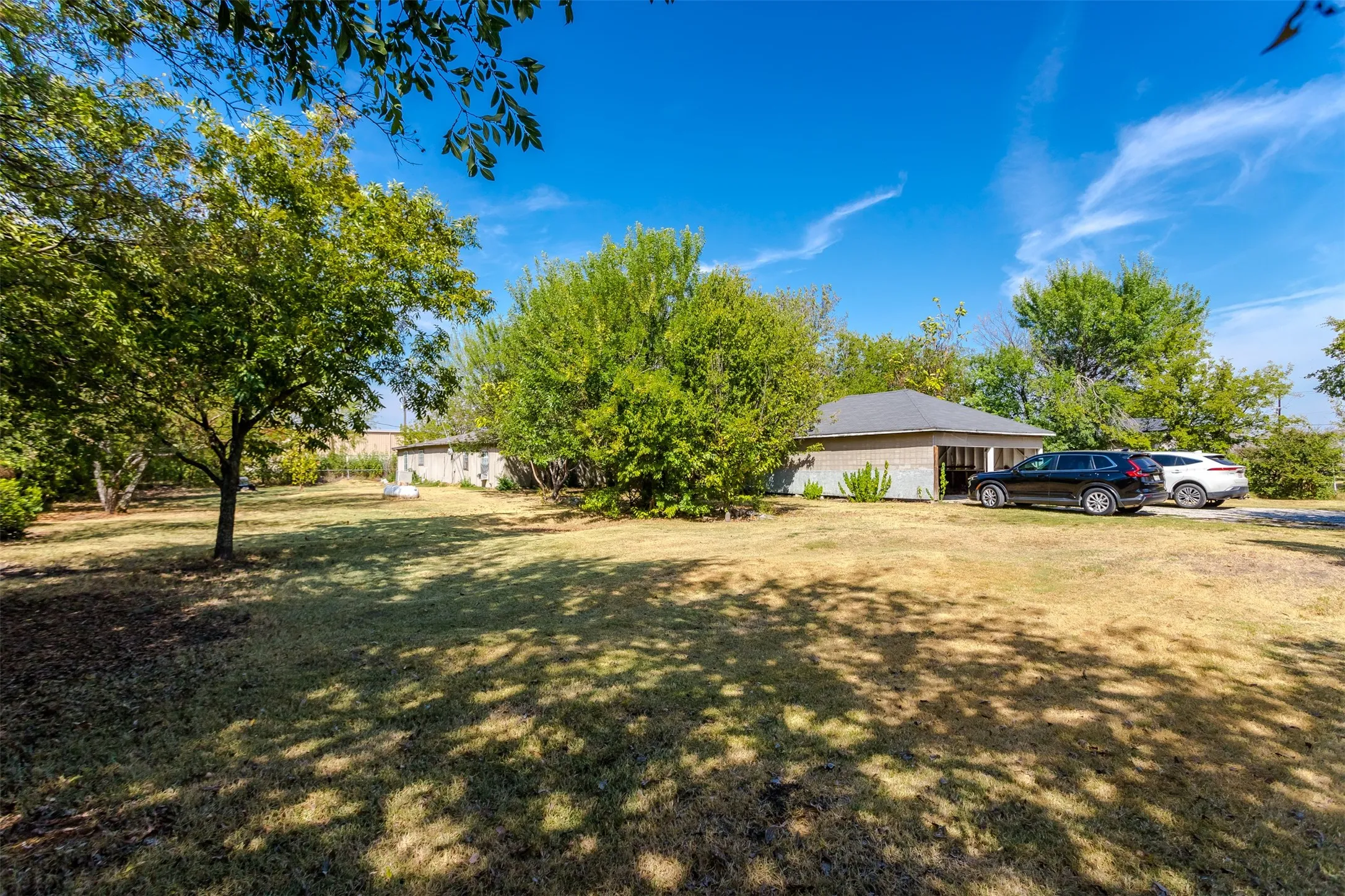 Single Family Residence For Sale in Denton County , 203D Kings Road, Hackberry, Texas 75036, 6 Bedroom, 2 Bathroom, Garage spaces, 2,928 Sqft, built in 1990, mls#21392907, Real Estate Agent in Hackberry, Homes For Sale in Denton county, Homes For Sale in Hackberry, Realtor in Hackberry Texas, Real Estate Brokerage Independent Realty Texas, Luminita Cordes Realtor