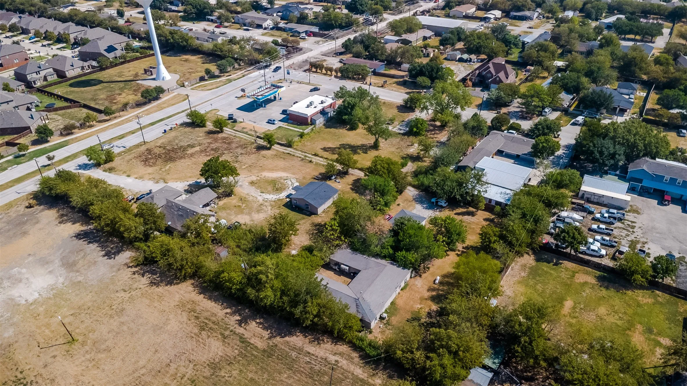 Single Family Residence For Sale in Denton County , 203D Kings Road, Hackberry, Texas 75036, 6 Bedroom, 2 Bathroom, Garage spaces, 2,928 Sqft, built in 1990, mls#21392907, Real Estate Agent in Hackberry, Homes For Sale in Denton county, Homes For Sale in Hackberry, Realtor in Hackberry Texas, Real Estate Brokerage Independent Realty Texas, Luminita Cordes Realtor