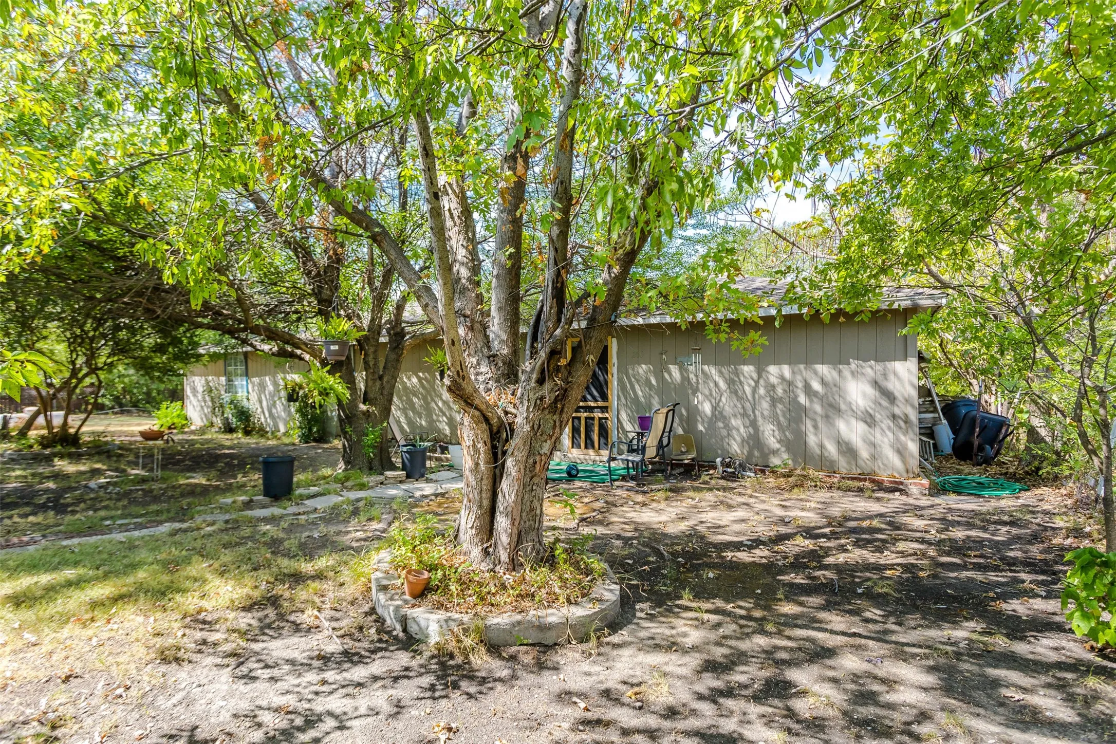 6 BDRM, 2 Bath Home!