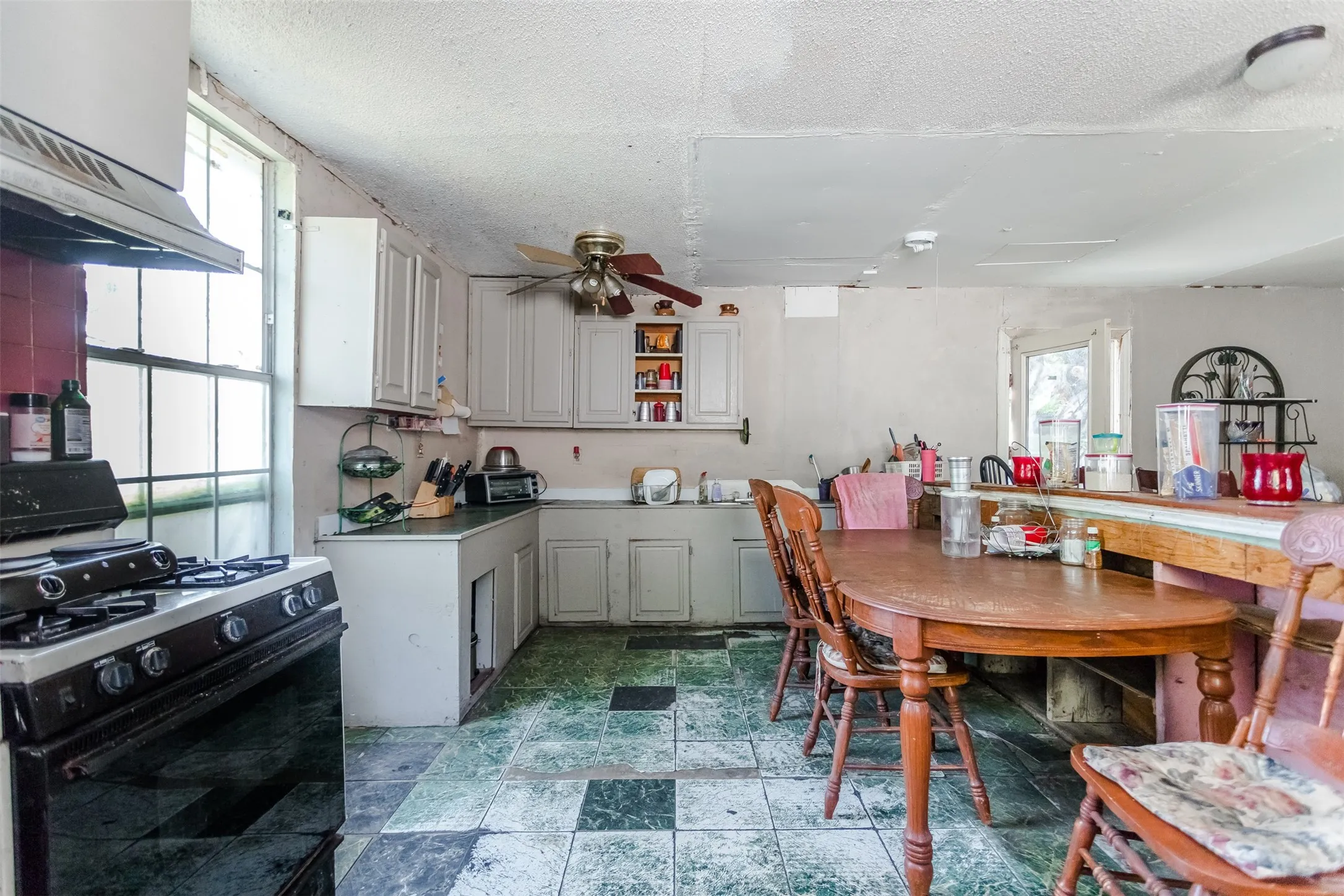 Single Family Residence For Sale in Denton County , 203D Kings Road, Hackberry, Texas 75036, 6 Bedroom, 2 Bathroom, Garage spaces, 2,928 Sqft, built in 1990, mls#21392907, Real Estate Agent in Hackberry, Homes For Sale in Denton county, Homes For Sale in Hackberry, Realtor in Hackberry Texas, Real Estate Brokerage Independent Realty Texas, Luminita Cordes Realtor