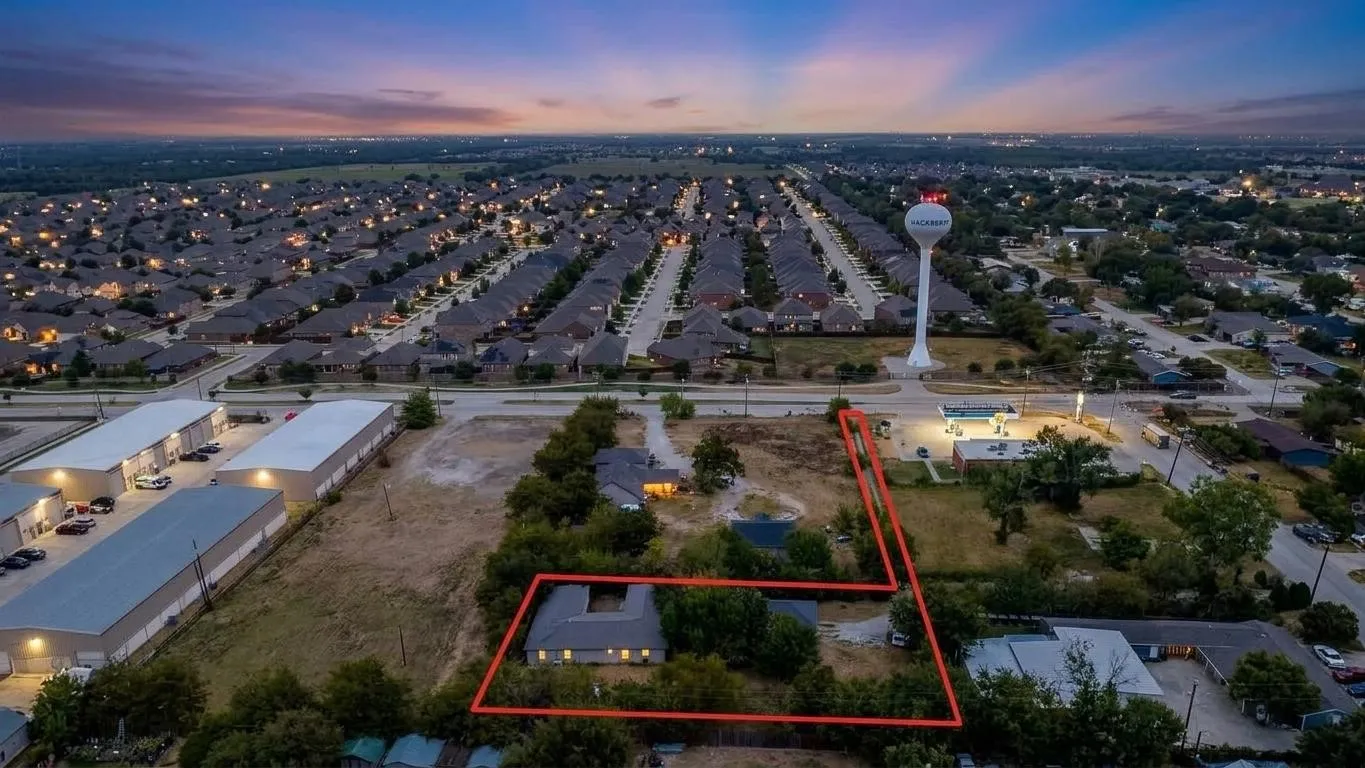 Single Family Residence For Sale in Denton County , 203D Kings Road, Hackberry, Texas 75036, 6 Bedroom, 2 Bathroom, Garage spaces, 2,928 Sqft, built in 1990, mls#21392907, Real Estate Agent in Hackberry, Homes For Sale in Denton county, Homes For Sale in Hackberry, Realtor in Hackberry Texas, Real Estate Brokerage Independent Realty Texas, Luminita Cordes Realtor