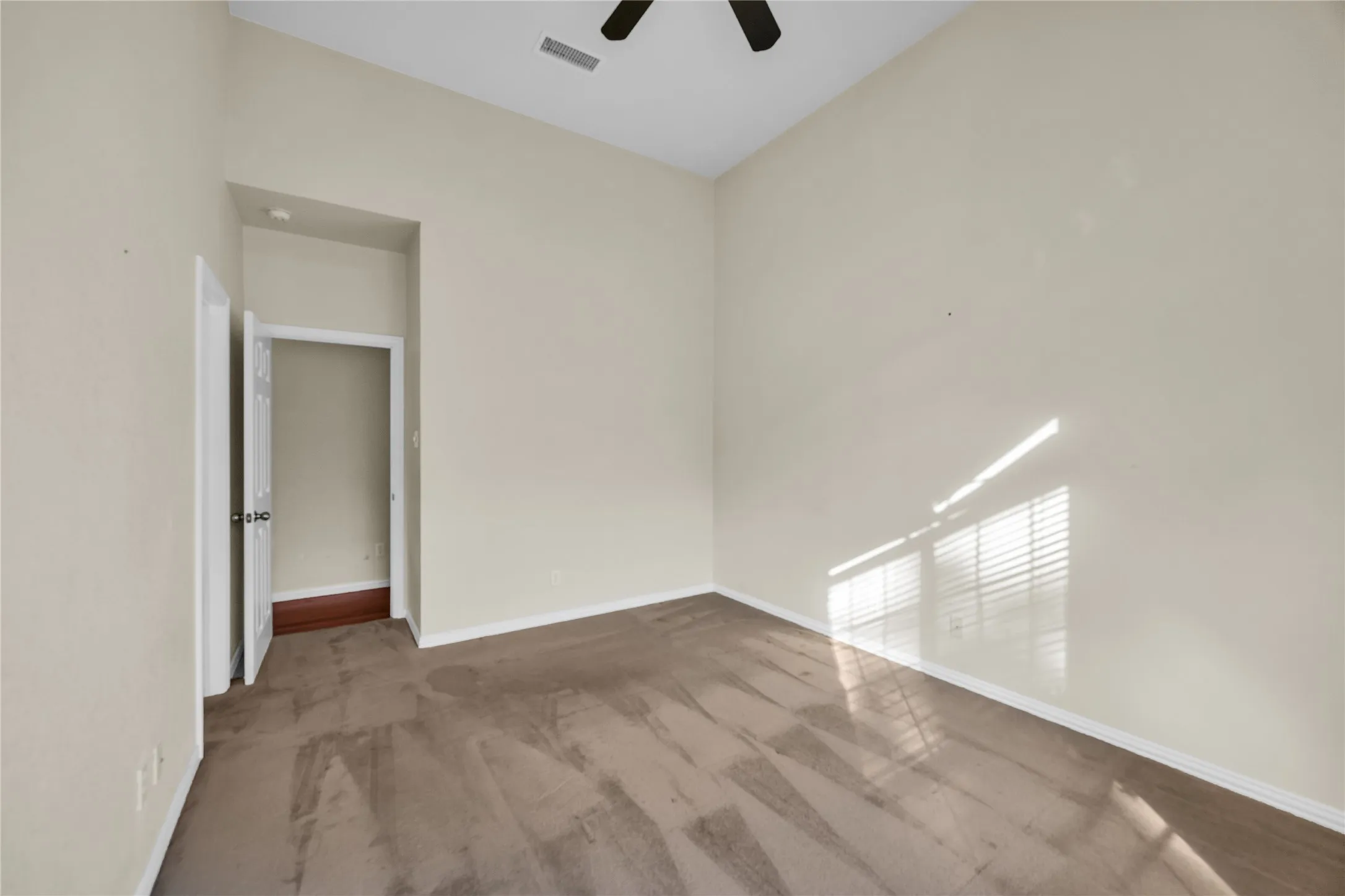 Single Family Residence For Sale in Johnson County , 706 Meadowview, Cleburne, Texas 76033, 3 Bedroom, 3 Bathroom, 2 Garage spaces, 2,511 Sqft, built in 2001, mls#21400884, Real Estate Agent in Cleburne, Homes For Sale in Johnson county, Homes For Sale in Cleburne, Realtor in Cleburne Texas, Real Estate Brokerage Independent Realty Texas, Luminita Cordes Realtor