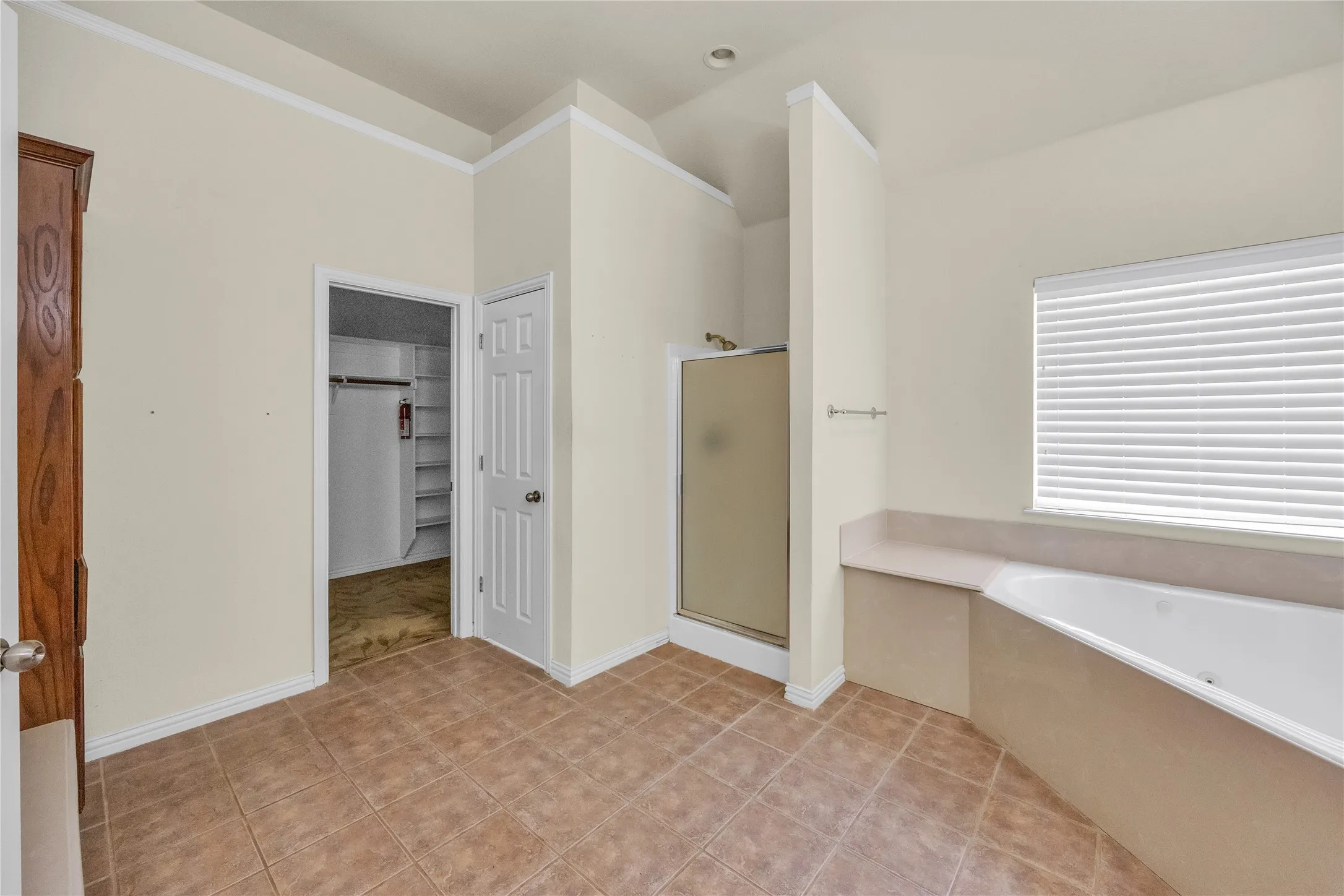 Single Family Residence For Sale in Johnson County , 706 Meadowview, Cleburne, Texas 76033, 3 Bedroom, 3 Bathroom, 2 Garage spaces, 2,511 Sqft, built in 2001, mls#21400884, Real Estate Agent in Cleburne, Homes For Sale in Johnson county, Homes For Sale in Cleburne, Realtor in Cleburne Texas, Real Estate Brokerage Independent Realty Texas, Luminita Cordes Realtor