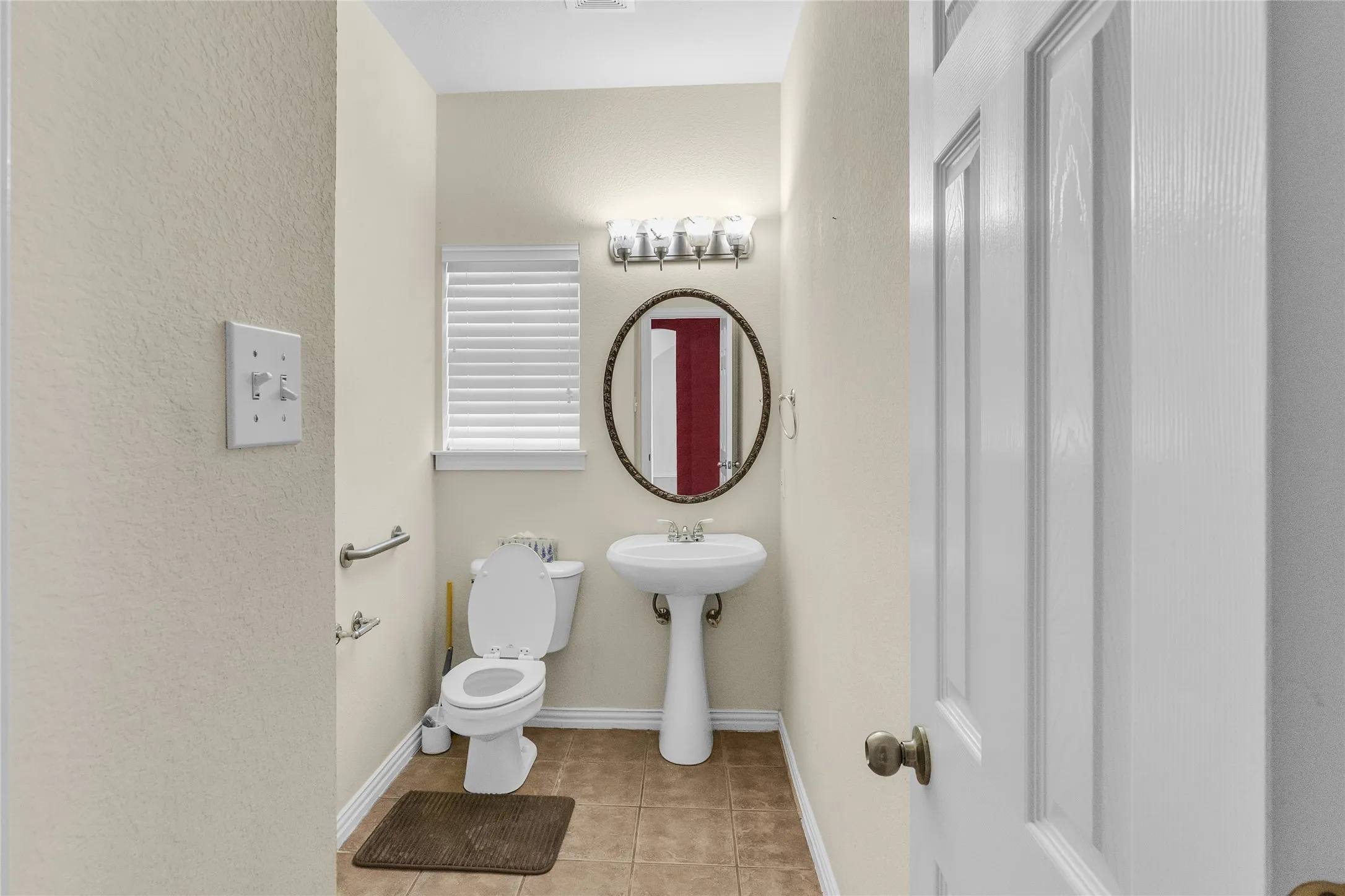 Single Family Residence For Sale in Johnson County , 706 Meadowview, Cleburne, Texas 76033, 3 Bedroom, 3 Bathroom, 2 Garage spaces, 2,511 Sqft, built in 2001, mls#21400884, Real Estate Agent in Cleburne, Homes For Sale in Johnson county, Homes For Sale in Cleburne, Realtor in Cleburne Texas, Real Estate Brokerage Independent Realty Texas, Luminita Cordes Realtor