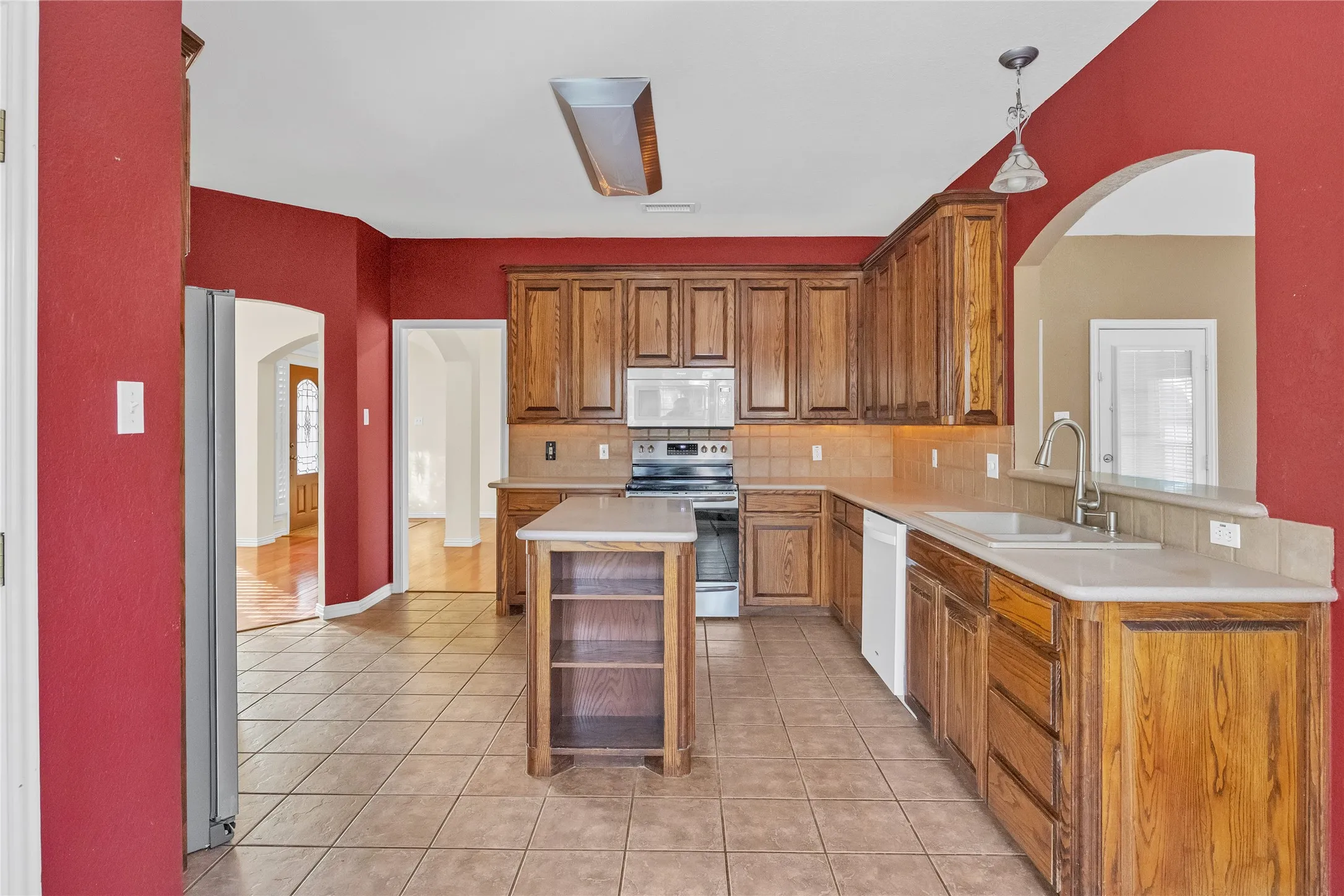 Single Family Residence For Sale in Johnson County , 706 Meadowview, Cleburne, Texas 76033, 3 Bedroom, 3 Bathroom, 2 Garage spaces, 2,511 Sqft, built in 2001, mls#21400884, Real Estate Agent in Cleburne, Homes For Sale in Johnson county, Homes For Sale in Cleburne, Realtor in Cleburne Texas, Real Estate Brokerage Independent Realty Texas, Luminita Cordes Realtor