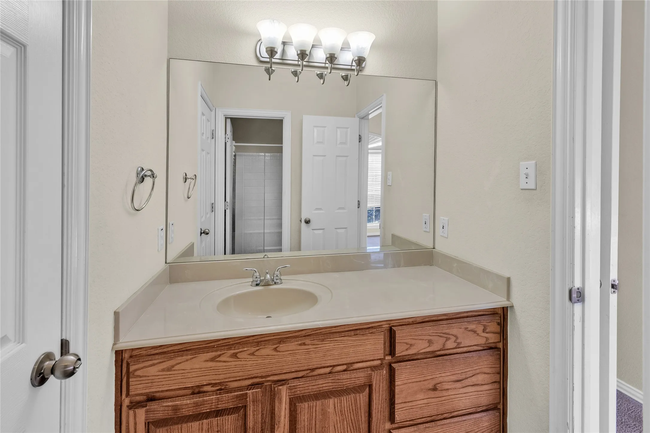 Single Family Residence For Sale in Johnson County , 706 Meadowview, Cleburne, Texas 76033, 3 Bedroom, 3 Bathroom, 2 Garage spaces, 2,511 Sqft, built in 2001, mls#21400884, Real Estate Agent in Cleburne, Homes For Sale in Johnson county, Homes For Sale in Cleburne, Realtor in Cleburne Texas, Real Estate Brokerage Independent Realty Texas, Luminita Cordes Realtor