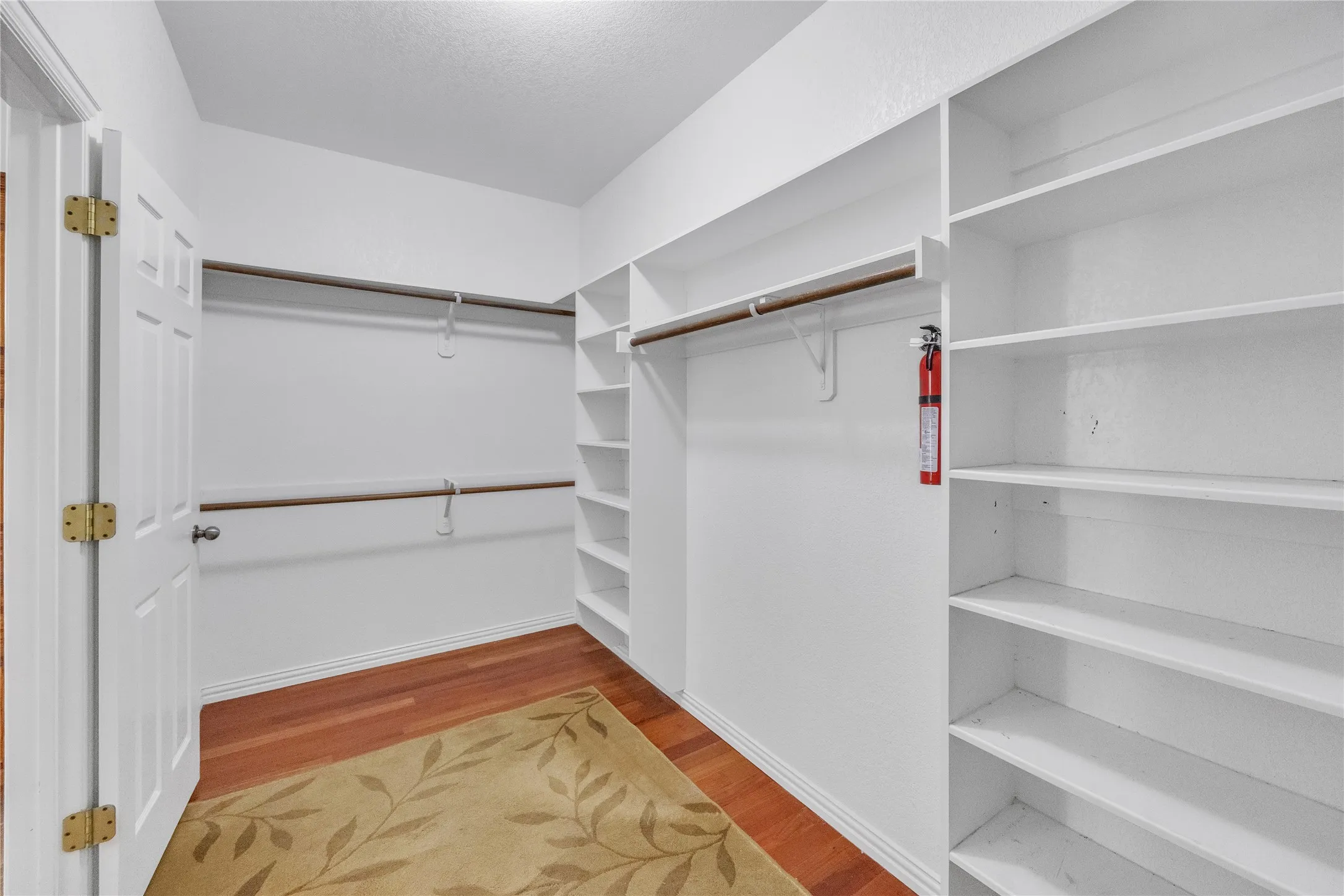 Single Family Residence For Sale in Johnson County , 706 Meadowview, Cleburne, Texas 76033, 3 Bedroom, 3 Bathroom, 2 Garage spaces, 2,511 Sqft, built in 2001, mls#21400884, Real Estate Agent in Cleburne, Homes For Sale in Johnson county, Homes For Sale in Cleburne, Realtor in Cleburne Texas, Real Estate Brokerage Independent Realty Texas, Luminita Cordes Realtor