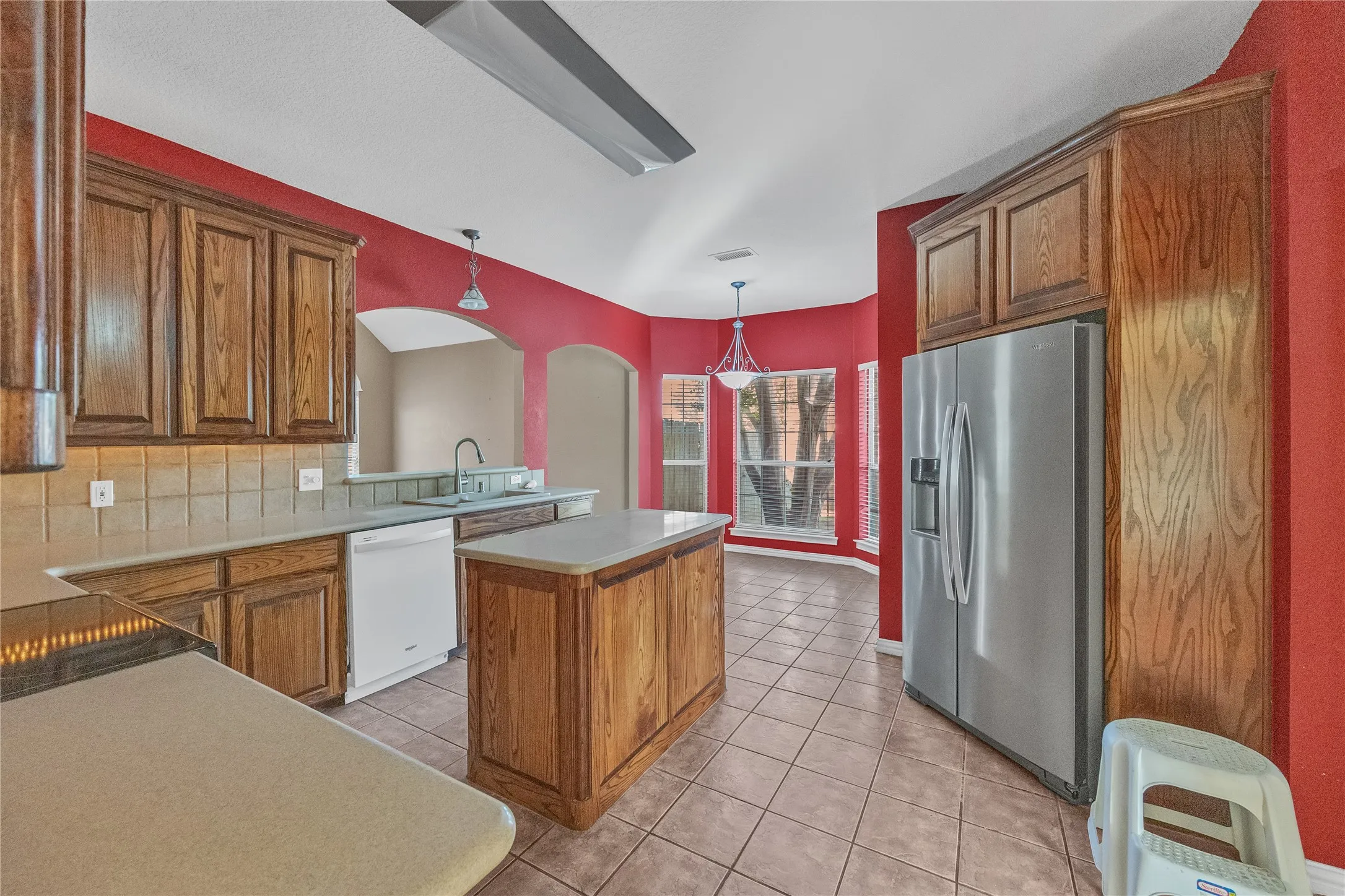 Single Family Residence For Sale in Johnson County , 706 Meadowview, Cleburne, Texas 76033, 3 Bedroom, 3 Bathroom, 2 Garage spaces, 2,511 Sqft, built in 2001, mls#21400884, Real Estate Agent in Cleburne, Homes For Sale in Johnson county, Homes For Sale in Cleburne, Realtor in Cleburne Texas, Real Estate Brokerage Independent Realty Texas, Luminita Cordes Realtor