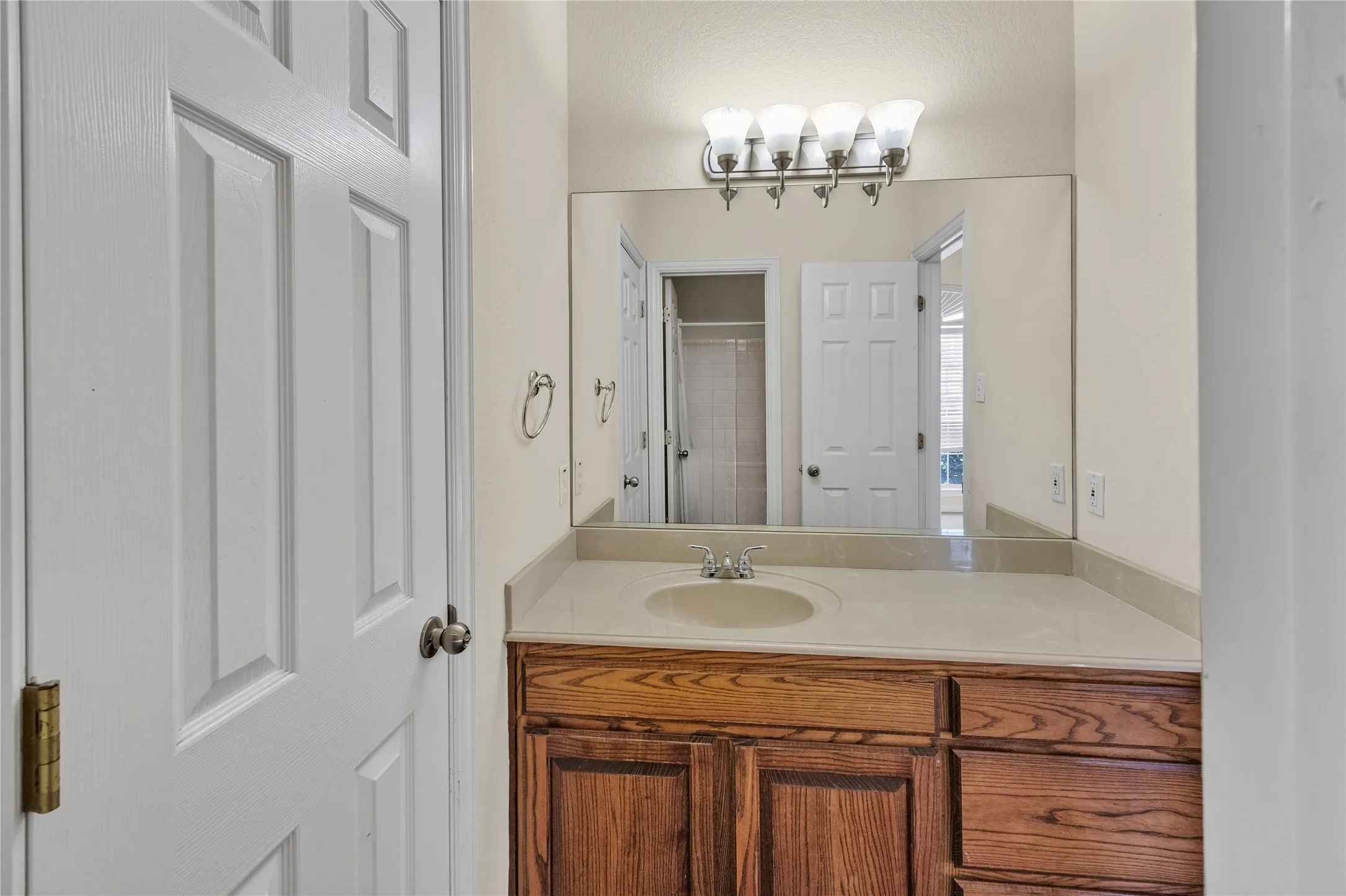 Single Family Residence For Sale in Johnson County , 706 Meadowview, Cleburne, Texas 76033, 3 Bedroom, 3 Bathroom, 2 Garage spaces, 2,511 Sqft, built in 2001, mls#21400884, Real Estate Agent in Cleburne, Homes For Sale in Johnson county, Homes For Sale in Cleburne, Realtor in Cleburne Texas, Real Estate Brokerage Independent Realty Texas, Luminita Cordes Realtor