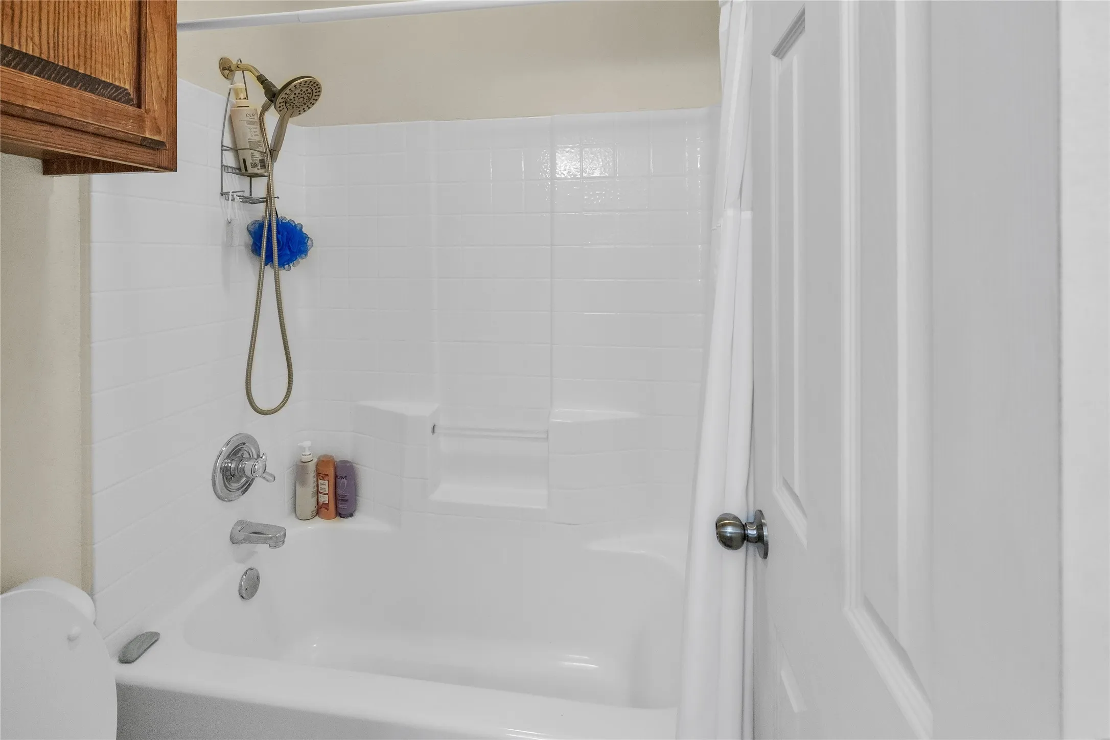 Single Family Residence For Sale in Johnson County , 706 Meadowview, Cleburne, Texas 76033, 3 Bedroom, 3 Bathroom, 2 Garage spaces, 2,511 Sqft, built in 2001, mls#21400884, Real Estate Agent in Cleburne, Homes For Sale in Johnson county, Homes For Sale in Cleburne, Realtor in Cleburne Texas, Real Estate Brokerage Independent Realty Texas, Luminita Cordes Realtor