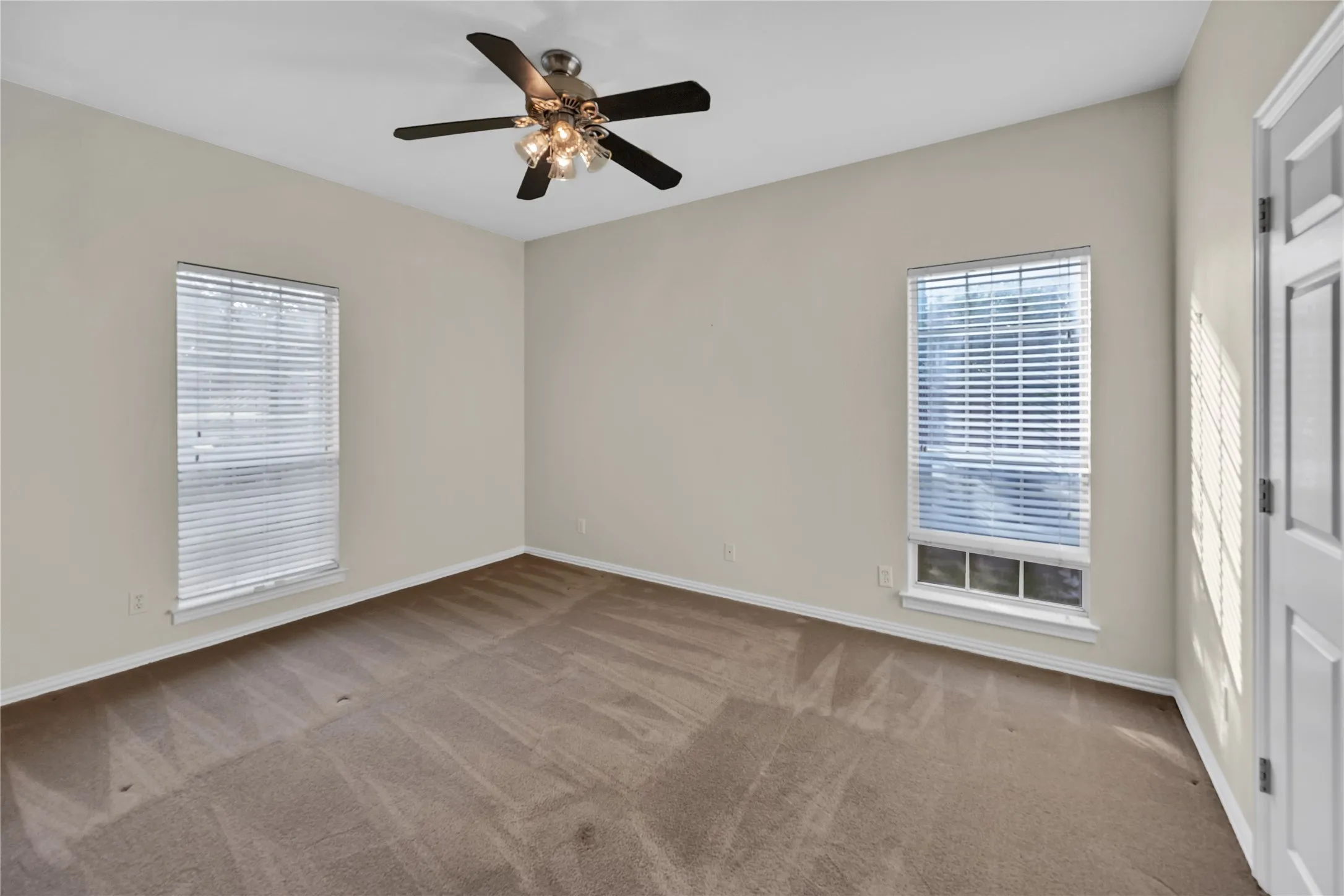 Single Family Residence For Sale in Johnson County , 706 Meadowview, Cleburne, Texas 76033, 3 Bedroom, 3 Bathroom, 2 Garage spaces, 2,511 Sqft, built in 2001, mls#21400884, Real Estate Agent in Cleburne, Homes For Sale in Johnson county, Homes For Sale in Cleburne, Realtor in Cleburne Texas, Real Estate Brokerage Independent Realty Texas, Luminita Cordes Realtor