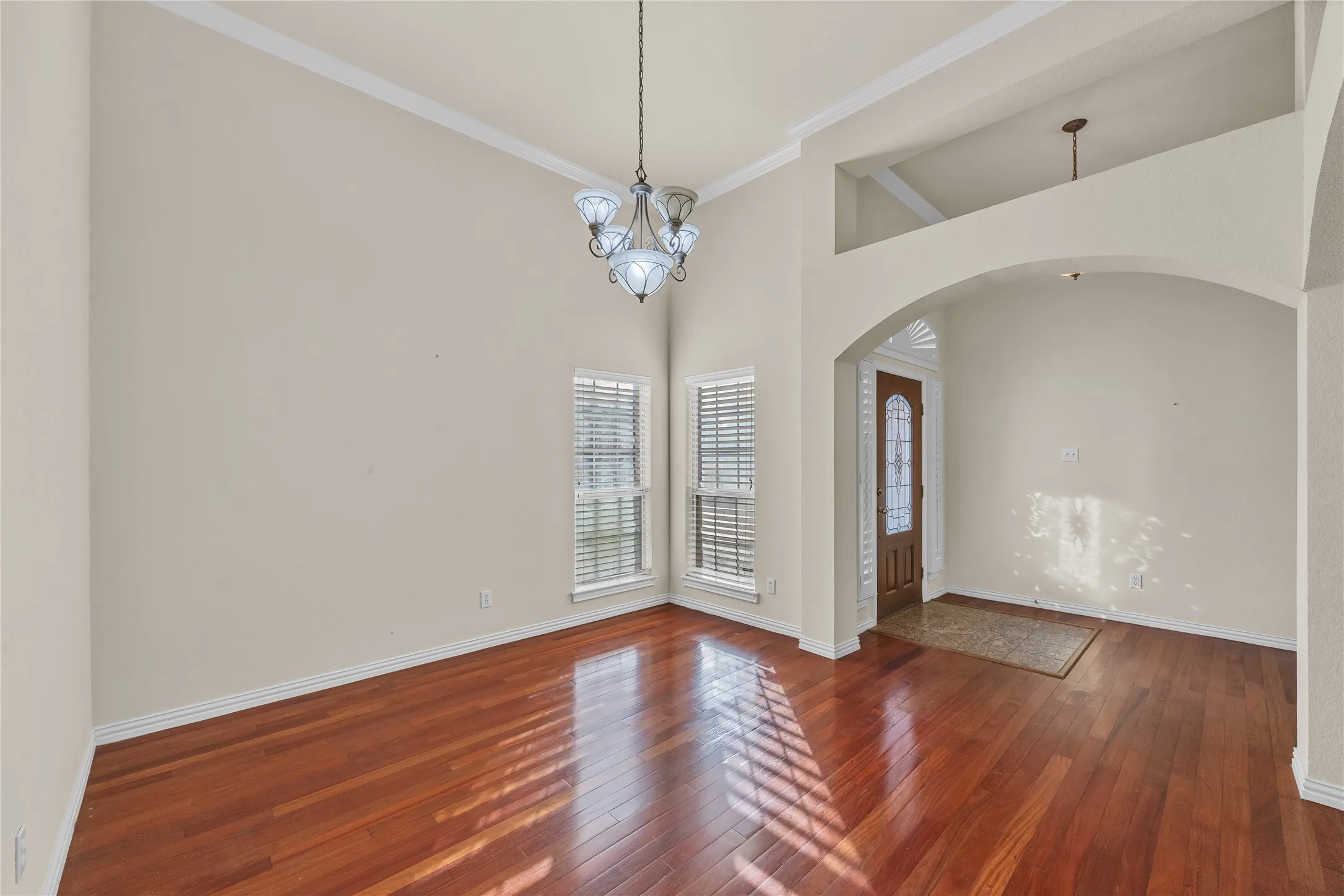 Single Family Residence For Sale in Johnson County , 706 Meadowview, Cleburne, Texas 76033, 3 Bedroom, 3 Bathroom, 2 Garage spaces, 2,511 Sqft, built in 2001, mls#21400884, Real Estate Agent in Cleburne, Homes For Sale in Johnson county, Homes For Sale in Cleburne, Realtor in Cleburne Texas, Real Estate Brokerage Independent Realty Texas, Luminita Cordes Realtor