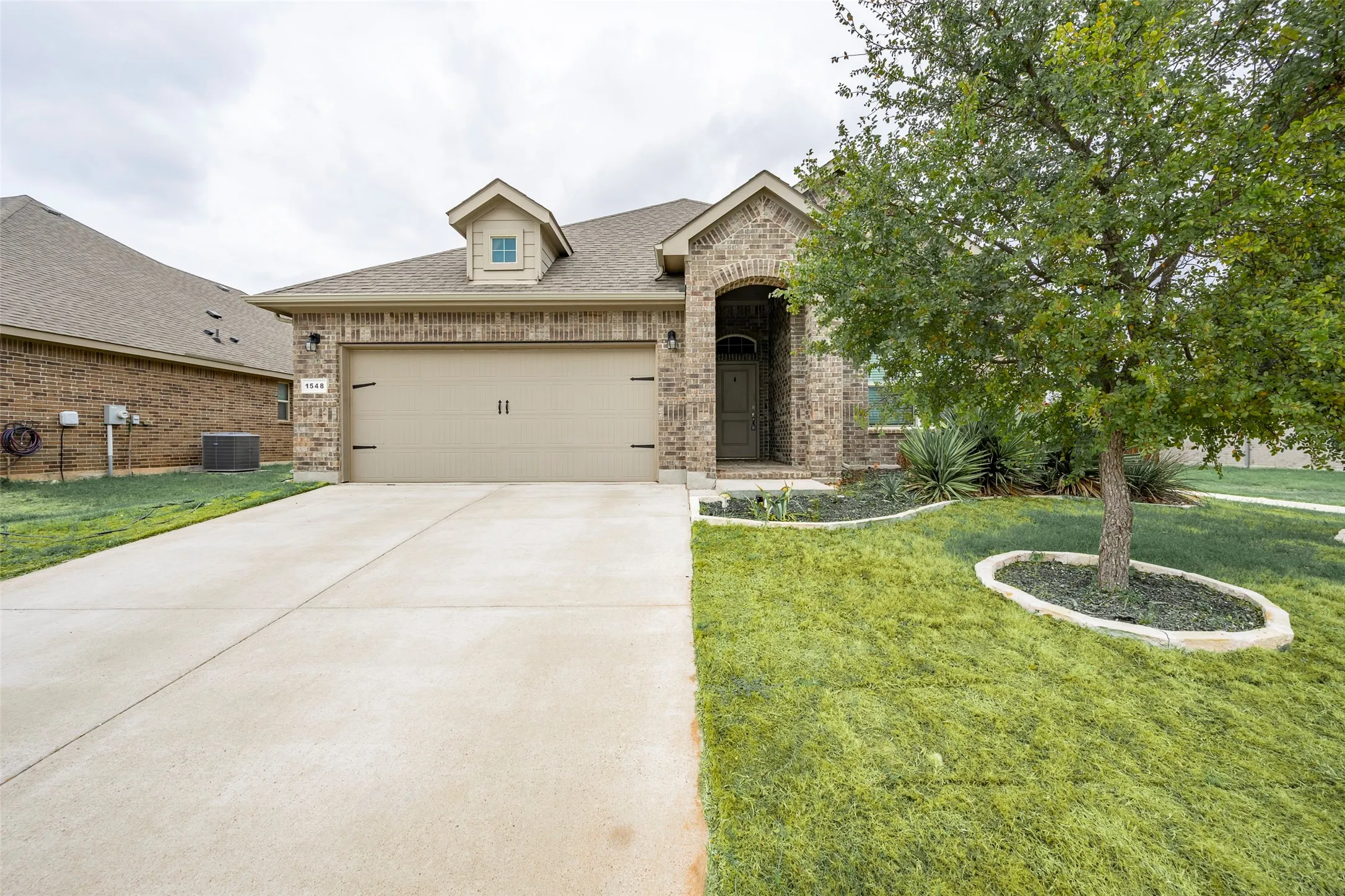 Single Family Residence For Rent in Hood County , 1548 Seabiscuit Drive, Granbury, Texas 76049, 3 Bedroom, 2 Bathroom, 2 Garage spaces, 1,603 Sqft, built in 2020, mls#21400674, Real Estate Agent in Granbury, Homes For Rent in Hood county, Homes For Rent in Granbury, Realtor in Granbury Texas, Real Estate Brokerage Independent Realty Texas, Luminita Cordes Realtor