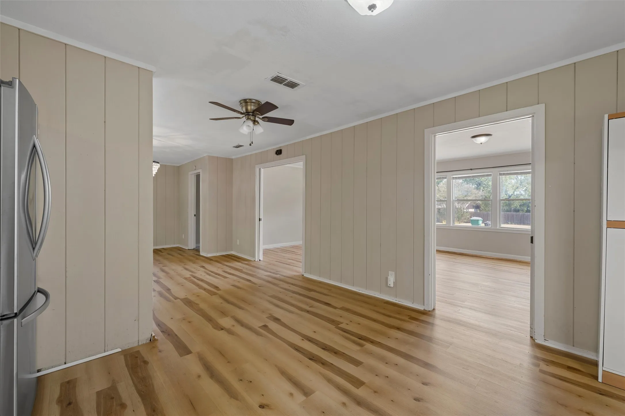 Single Family Residence For Sale in Mc Lennan County , 240 S Avenue A, Crawford, Texas 76638, 3 Bedroom, 2 Bathroom, Garage spaces, 1,755 Sqft, built in 1963, mls#21398824, Real Estate Agent in Crawford, Homes For Sale in Mc Lennan county, Homes For Sale in Crawford, Realtor in Crawford Texas, Real Estate Brokerage Independent Realty Texas, Luminita Cordes Realtor
