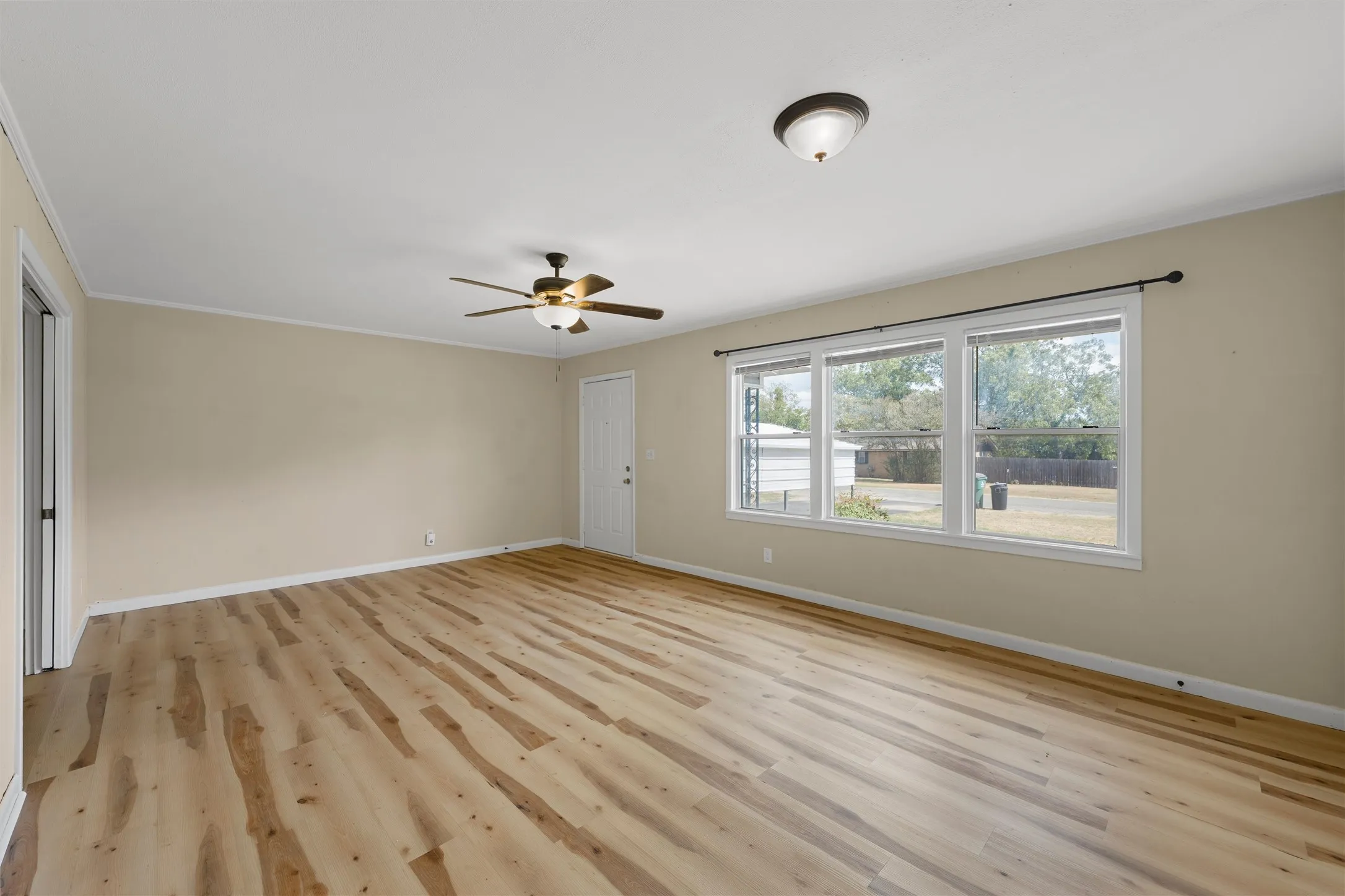 Single Family Residence For Sale in Mc Lennan County , 240 S Avenue A, Crawford, Texas 76638, 3 Bedroom, 2 Bathroom, Garage spaces, 1,755 Sqft, built in 1963, mls#21398824, Real Estate Agent in Crawford, Homes For Sale in Mc Lennan county, Homes For Sale in Crawford, Realtor in Crawford Texas, Real Estate Brokerage Independent Realty Texas, Luminita Cordes Realtor