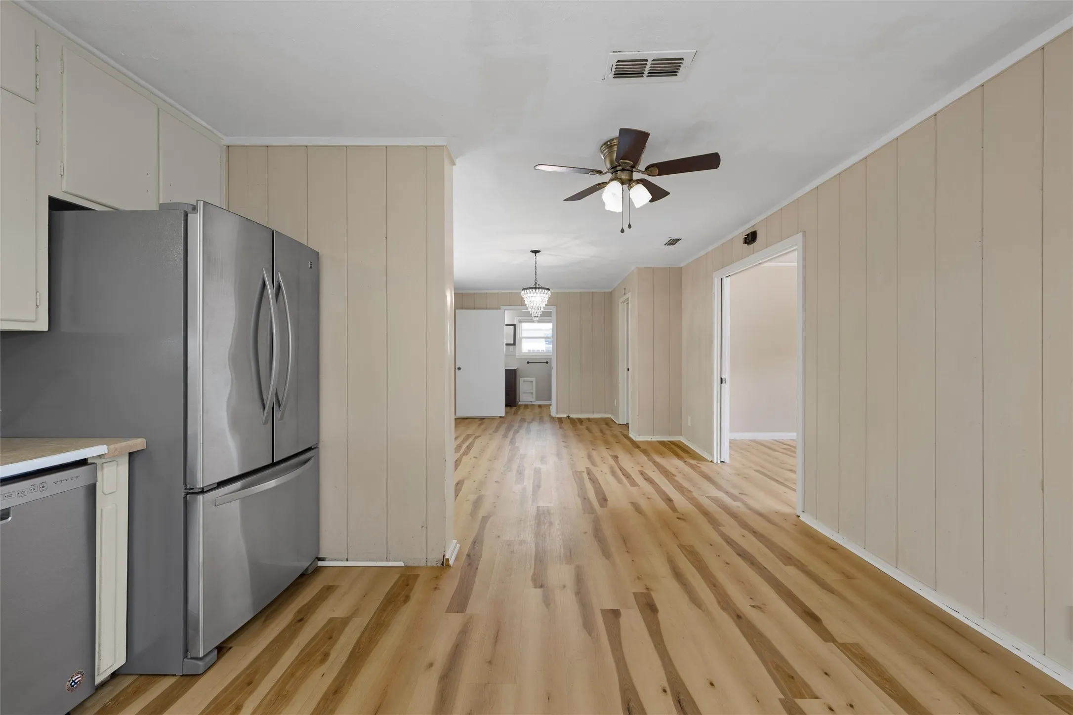 Single Family Residence For Sale in Mc Lennan County , 240 S Avenue A, Crawford, Texas 76638, 3 Bedroom, 2 Bathroom, Garage spaces, 1,755 Sqft, built in 1963, mls#21398824, Real Estate Agent in Crawford, Homes For Sale in Mc Lennan county, Homes For Sale in Crawford, Realtor in Crawford Texas, Real Estate Brokerage Independent Realty Texas, Luminita Cordes Realtor