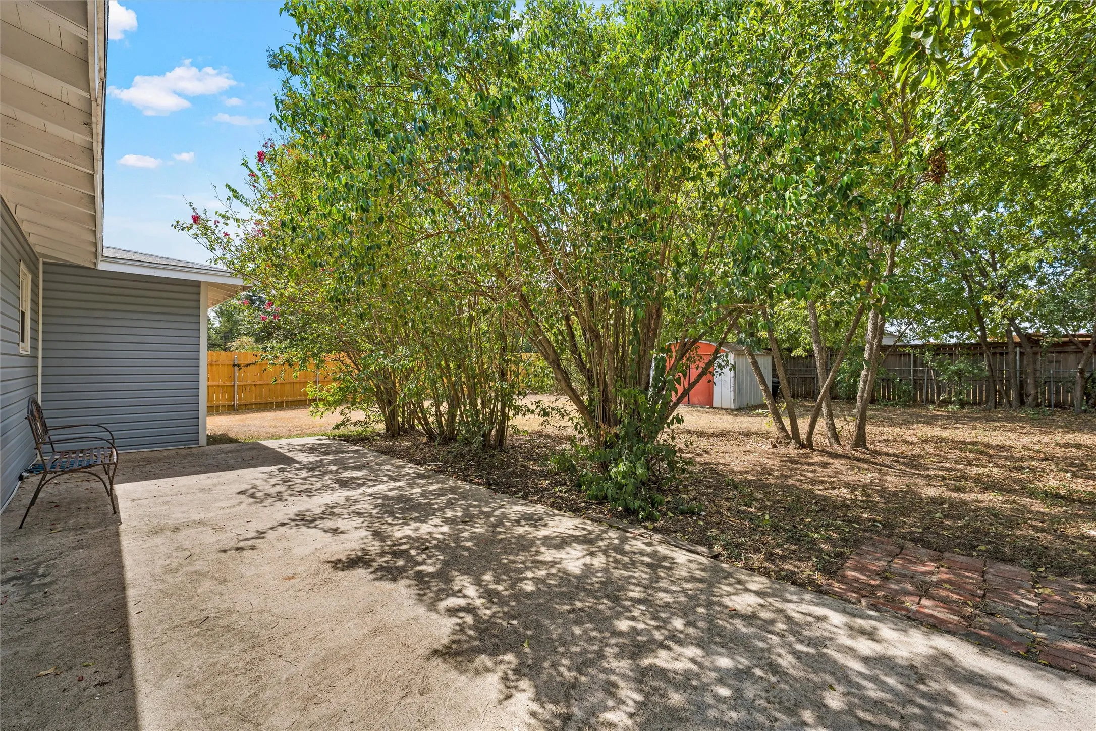 Single Family Residence For Sale in Mc Lennan County , 240 S Avenue A, Crawford, Texas 76638, 3 Bedroom, 2 Bathroom, Garage spaces, 1,755 Sqft, built in 1963, mls#21398824, Real Estate Agent in Crawford, Homes For Sale in Mc Lennan county, Homes For Sale in Crawford, Realtor in Crawford Texas, Real Estate Brokerage Independent Realty Texas, Luminita Cordes Realtor