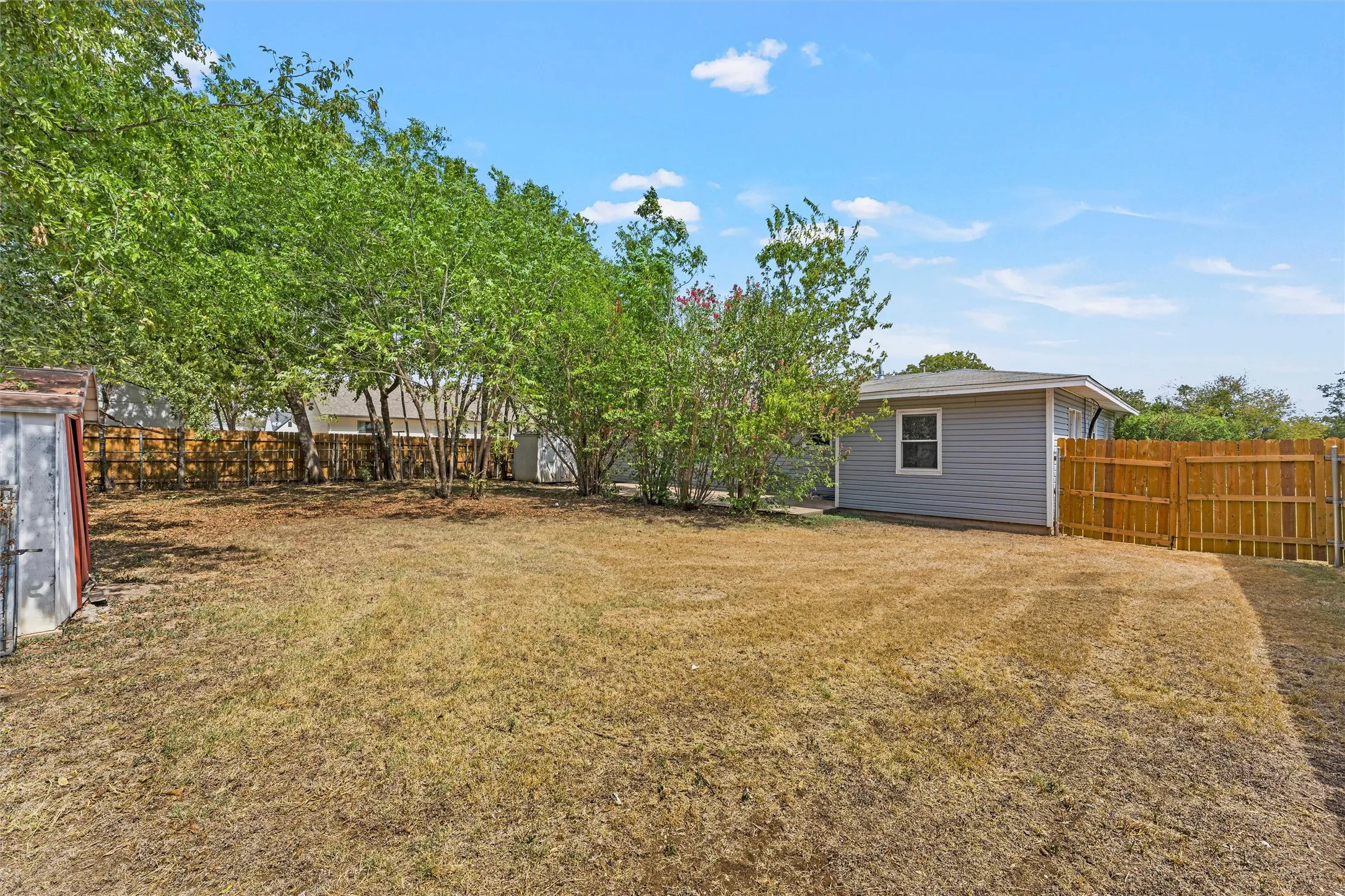 Single Family Residence For Sale in Mc Lennan County , 240 S Avenue A, Crawford, Texas 76638, 3 Bedroom, 2 Bathroom, Garage spaces, 1,755 Sqft, built in 1963, mls#21398824, Real Estate Agent in Crawford, Homes For Sale in Mc Lennan county, Homes For Sale in Crawford, Realtor in Crawford Texas, Real Estate Brokerage Independent Realty Texas, Luminita Cordes Realtor
