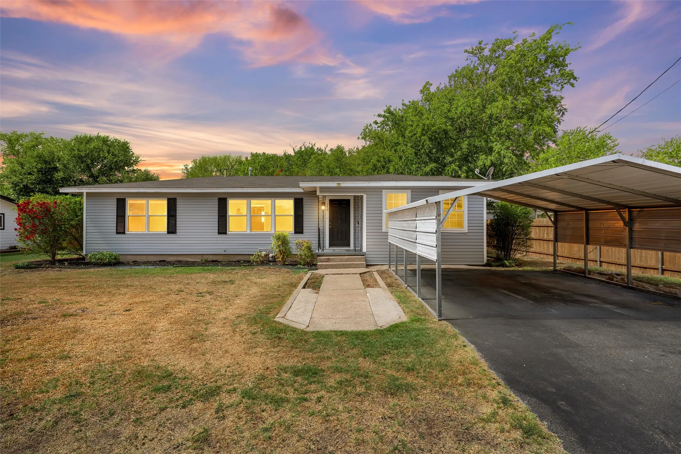 Single Family Residence For Sale in Mc Lennan County , 240 S Avenue A, Crawford, Texas 76638, 3 Bedroom, 2 Bathroom, Garage spaces, 1,755 Sqft, built in 1963, mls#21398824, Real Estate Agent in Crawford, Homes For Sale in Mc Lennan county, Homes For Sale in Crawford, Realtor in Crawford Texas, Real Estate Brokerage Independent Realty Texas, Luminita Cordes Realtor
