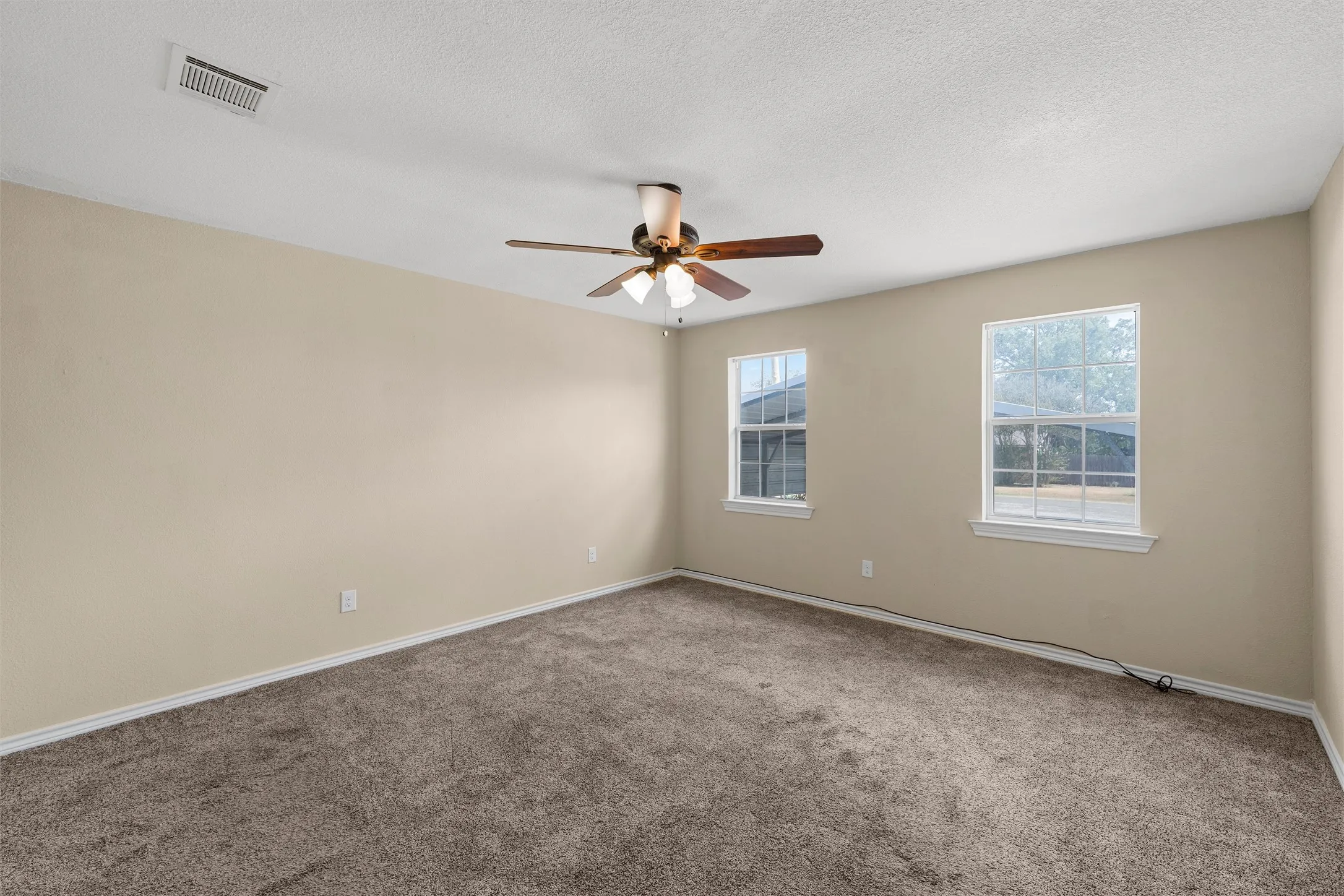Single Family Residence For Sale in Mc Lennan County , 240 S Avenue A, Crawford, Texas 76638, 3 Bedroom, 2 Bathroom, Garage spaces, 1,755 Sqft, built in 1963, mls#21398824, Real Estate Agent in Crawford, Homes For Sale in Mc Lennan county, Homes For Sale in Crawford, Realtor in Crawford Texas, Real Estate Brokerage Independent Realty Texas, Luminita Cordes Realtor