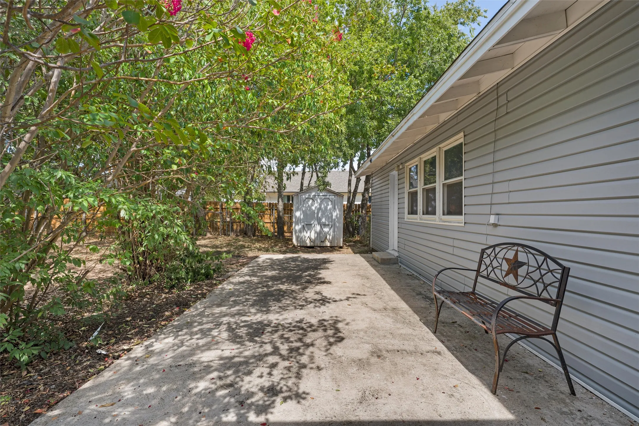 Single Family Residence For Sale in Mc Lennan County , 240 S Avenue A, Crawford, Texas 76638, 3 Bedroom, 2 Bathroom, Garage spaces, 1,755 Sqft, built in 1963, mls#21398824, Real Estate Agent in Crawford, Homes For Sale in Mc Lennan county, Homes For Sale in Crawford, Realtor in Crawford Texas, Real Estate Brokerage Independent Realty Texas, Luminita Cordes Realtor