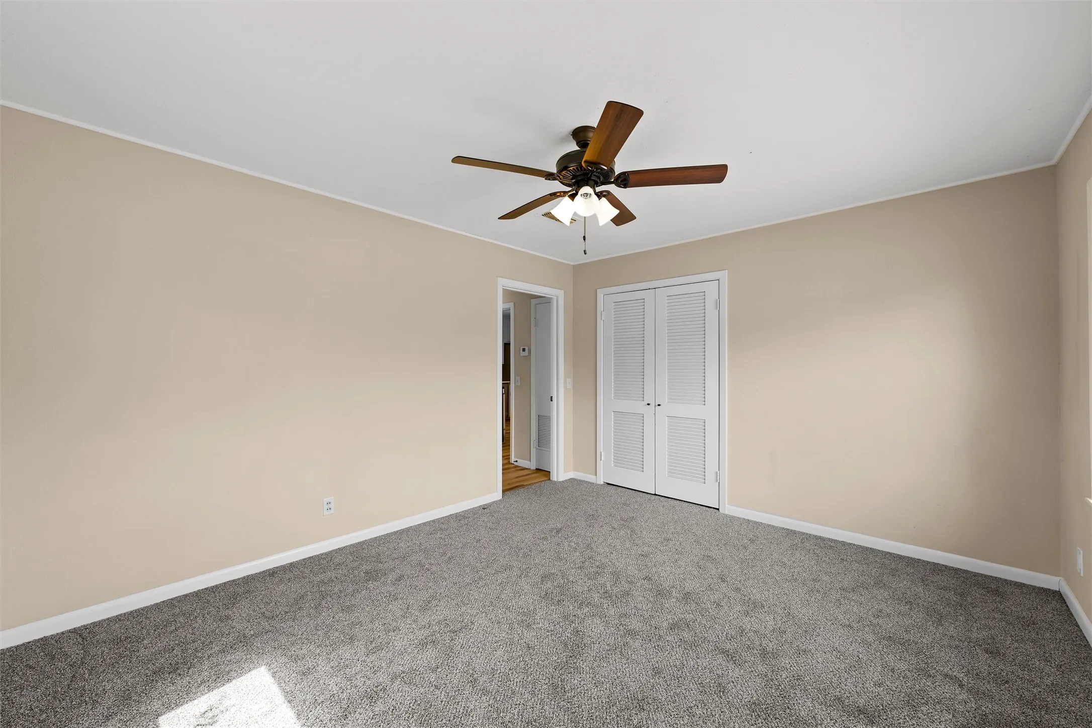 Single Family Residence For Sale in Mc Lennan County , 240 S Avenue A, Crawford, Texas 76638, 3 Bedroom, 2 Bathroom, Garage spaces, 1,755 Sqft, built in 1963, mls#21398824, Real Estate Agent in Crawford, Homes For Sale in Mc Lennan county, Homes For Sale in Crawford, Realtor in Crawford Texas, Real Estate Brokerage Independent Realty Texas, Luminita Cordes Realtor