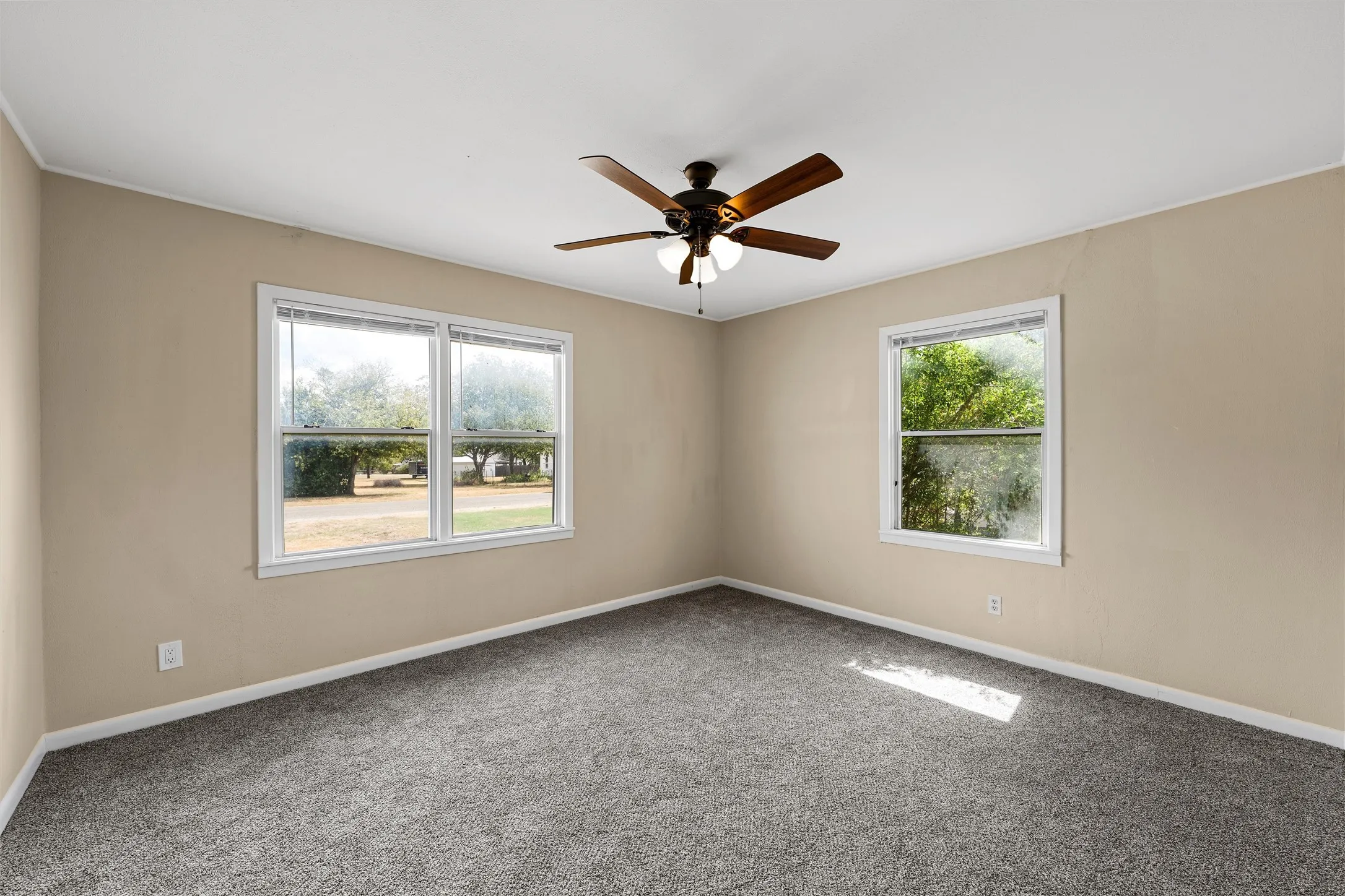 Single Family Residence For Sale in Mc Lennan County , 240 S Avenue A, Crawford, Texas 76638, 3 Bedroom, 2 Bathroom, Garage spaces, 1,755 Sqft, built in 1963, mls#21398824, Real Estate Agent in Crawford, Homes For Sale in Mc Lennan county, Homes For Sale in Crawford, Realtor in Crawford Texas, Real Estate Brokerage Independent Realty Texas, Luminita Cordes Realtor