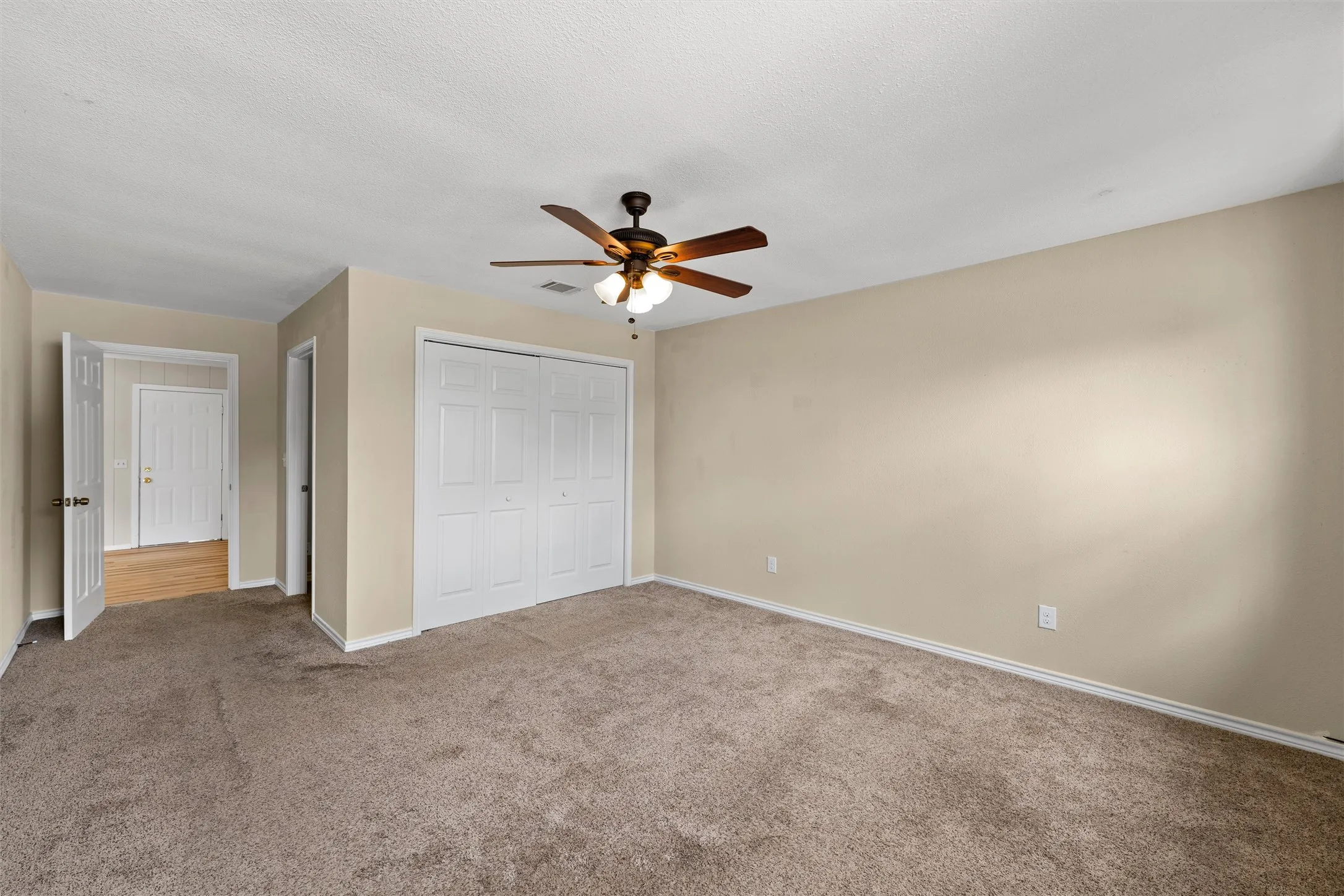 Single Family Residence For Sale in Mc Lennan County , 240 S Avenue A, Crawford, Texas 76638, 3 Bedroom, 2 Bathroom, Garage spaces, 1,755 Sqft, built in 1963, mls#21398824, Real Estate Agent in Crawford, Homes For Sale in Mc Lennan county, Homes For Sale in Crawford, Realtor in Crawford Texas, Real Estate Brokerage Independent Realty Texas, Luminita Cordes Realtor