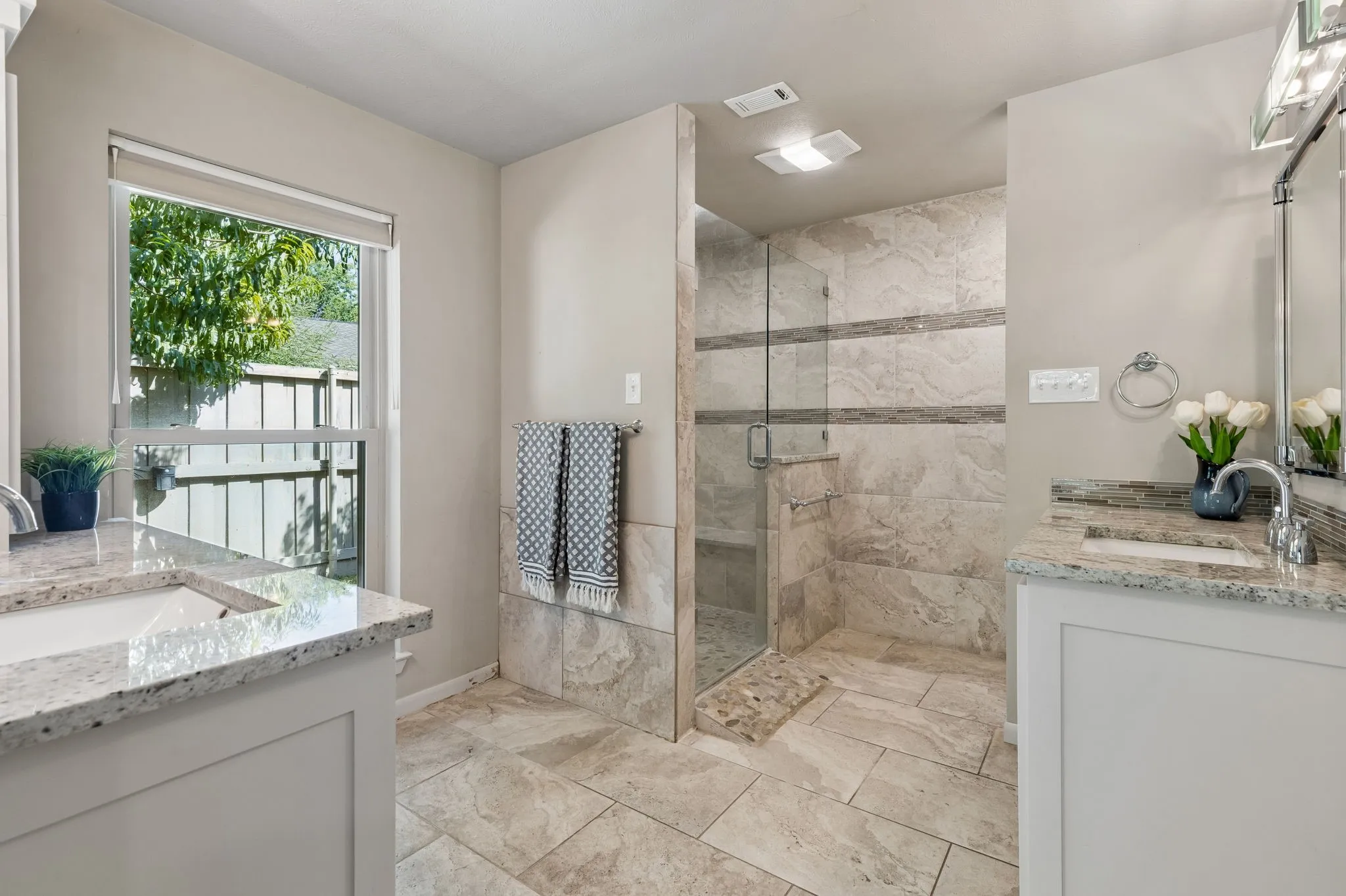 Single Family Residence For Sale in Dallas County , 6720 Robin Willow Court, Dallas, Texas 75248, 4 Bedroom, 3 Bathroom, 2 Garage spaces, 2,707 Sqft, built in 1978, mls#21398711, Real Estate Agent in Dallas, Homes For Sale in Dallas county, Homes For Sale in Dallas, Realtor in Dallas Texas, Real Estate Brokerage Independent Realty Texas, Luminita Cordes Realtor