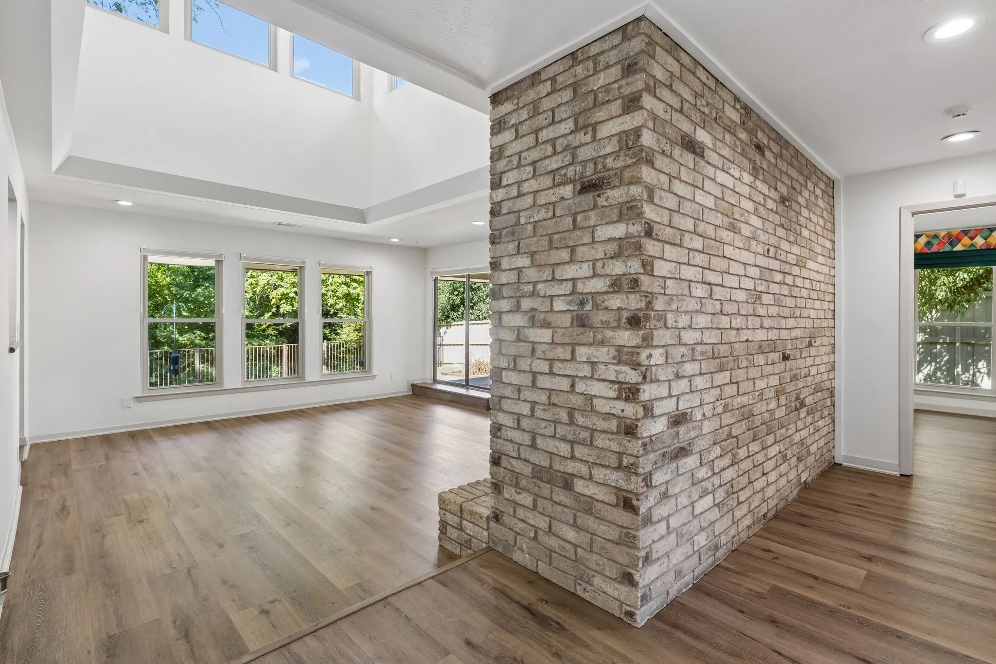 Single Family Residence For Sale in Dallas County , 6720 Robin Willow Court, Dallas, Texas 75248, 4 Bedroom, 3 Bathroom, 2 Garage spaces, 2,707 Sqft, built in 1978, mls#21398711, Real Estate Agent in Dallas, Homes For Sale in Dallas county, Homes For Sale in Dallas, Realtor in Dallas Texas, Real Estate Brokerage Independent Realty Texas, Luminita Cordes Realtor