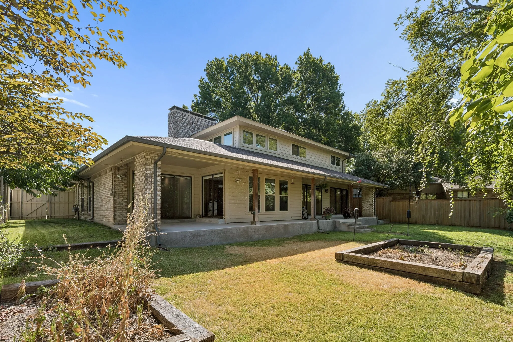 Single Family Residence For Sale in Dallas County , 6720 Robin Willow Court, Dallas, Texas 75248, 4 Bedroom, 3 Bathroom, 2 Garage spaces, 2,707 Sqft, built in 1978, mls#21398711, Real Estate Agent in Dallas, Homes For Sale in Dallas county, Homes For Sale in Dallas, Realtor in Dallas Texas, Real Estate Brokerage Independent Realty Texas, Luminita Cordes Realtor