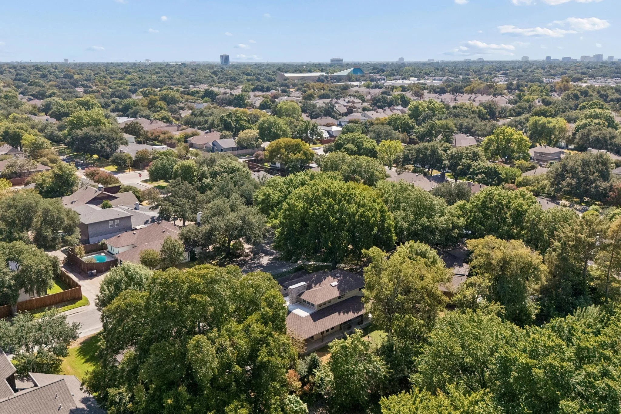 Walking distance to Hillcrest Village - Starbucks, Cane Rosso, etc...