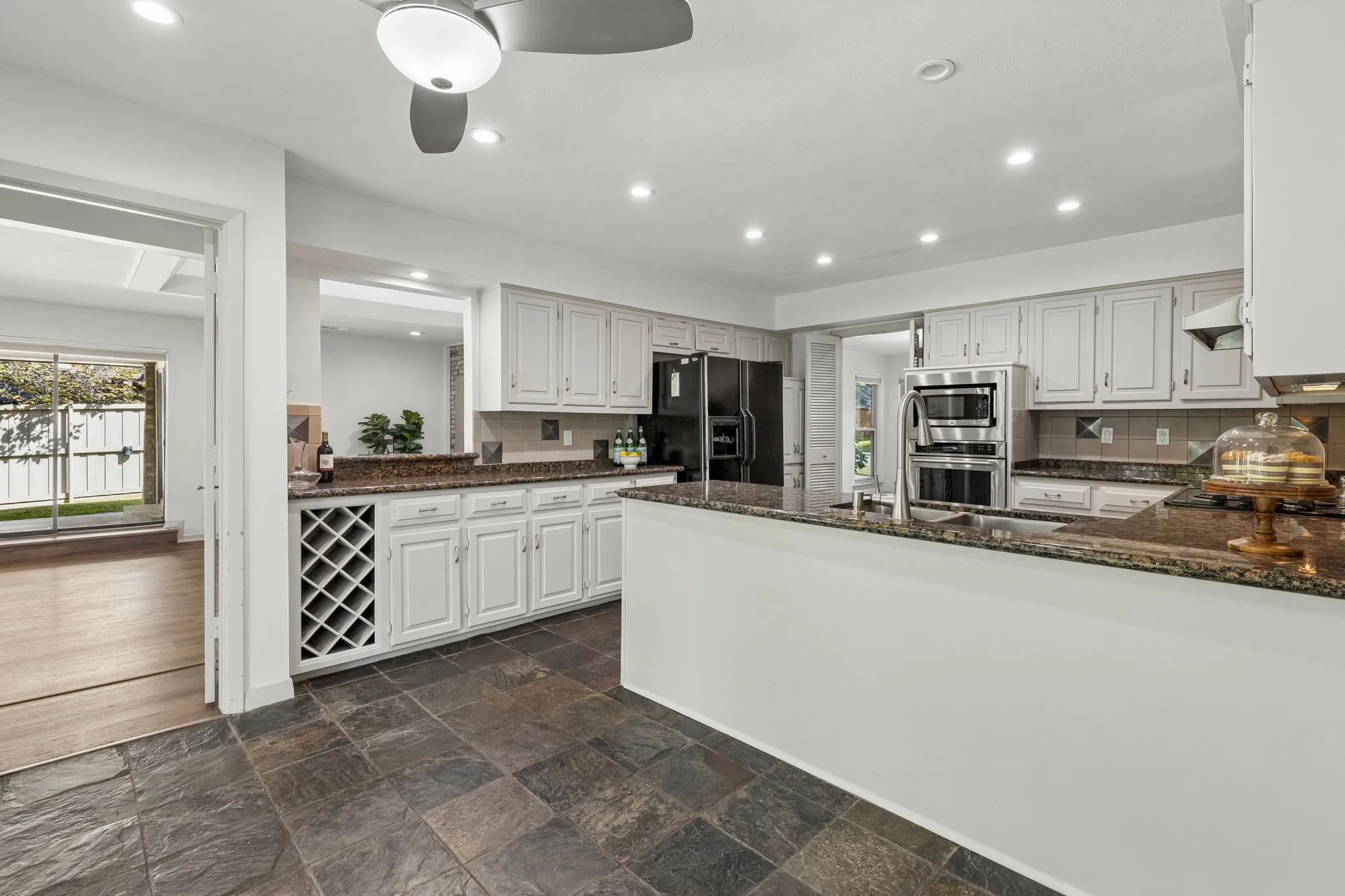Single Family Residence For Sale in Dallas County , 6720 Robin Willow Court, Dallas, Texas 75248, 4 Bedroom, 3 Bathroom, 2 Garage spaces, 2,707 Sqft, built in 1978, mls#21398711, Real Estate Agent in Dallas, Homes For Sale in Dallas county, Homes For Sale in Dallas, Realtor in Dallas Texas, Real Estate Brokerage Independent Realty Texas, Luminita Cordes Realtor