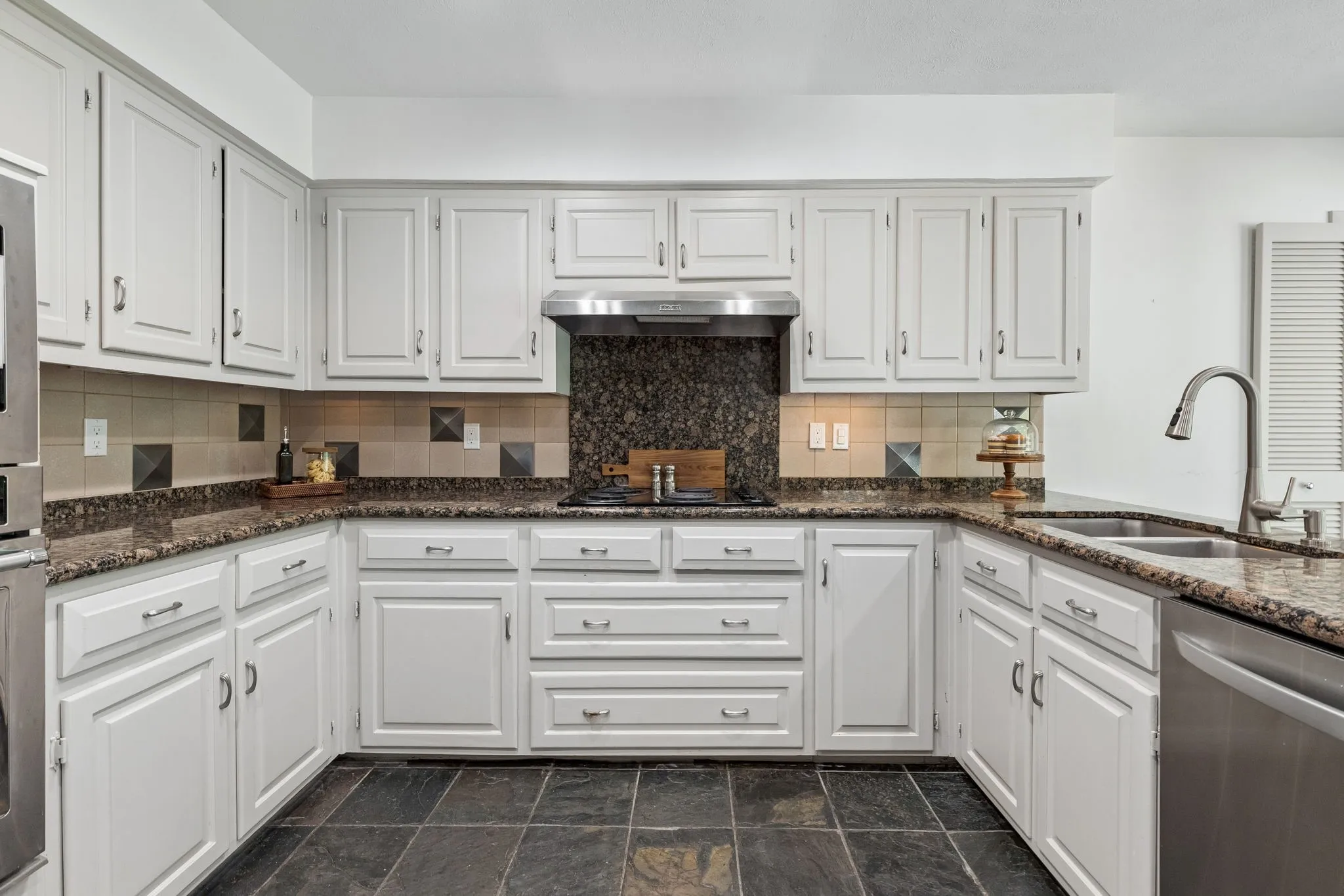 Single Family Residence For Sale in Dallas County , 6720 Robin Willow Court, Dallas, Texas 75248, 4 Bedroom, 3 Bathroom, 2 Garage spaces, 2,707 Sqft, built in 1978, mls#21398711, Real Estate Agent in Dallas, Homes For Sale in Dallas county, Homes For Sale in Dallas, Realtor in Dallas Texas, Real Estate Brokerage Independent Realty Texas, Luminita Cordes Realtor