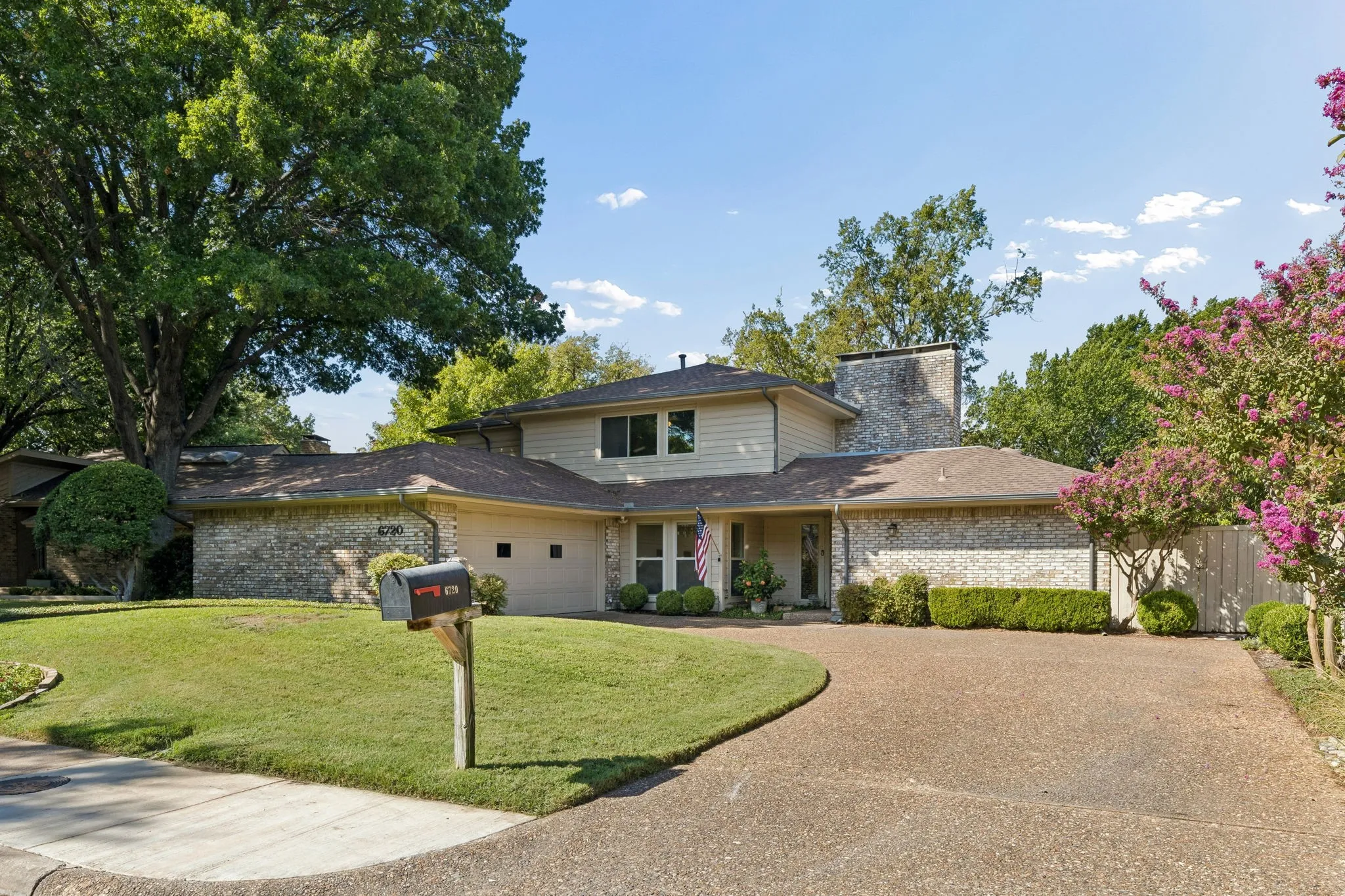 Single Family Residence For Sale in Dallas County , 6720 Robin Willow Court, Dallas, Texas 75248, 4 Bedroom, 3 Bathroom, 2 Garage spaces, 2,707 Sqft, built in 1978, mls#21398711, Real Estate Agent in Dallas, Homes For Sale in Dallas county, Homes For Sale in Dallas, Realtor in Dallas Texas, Real Estate Brokerage Independent Realty Texas, Luminita Cordes Realtor