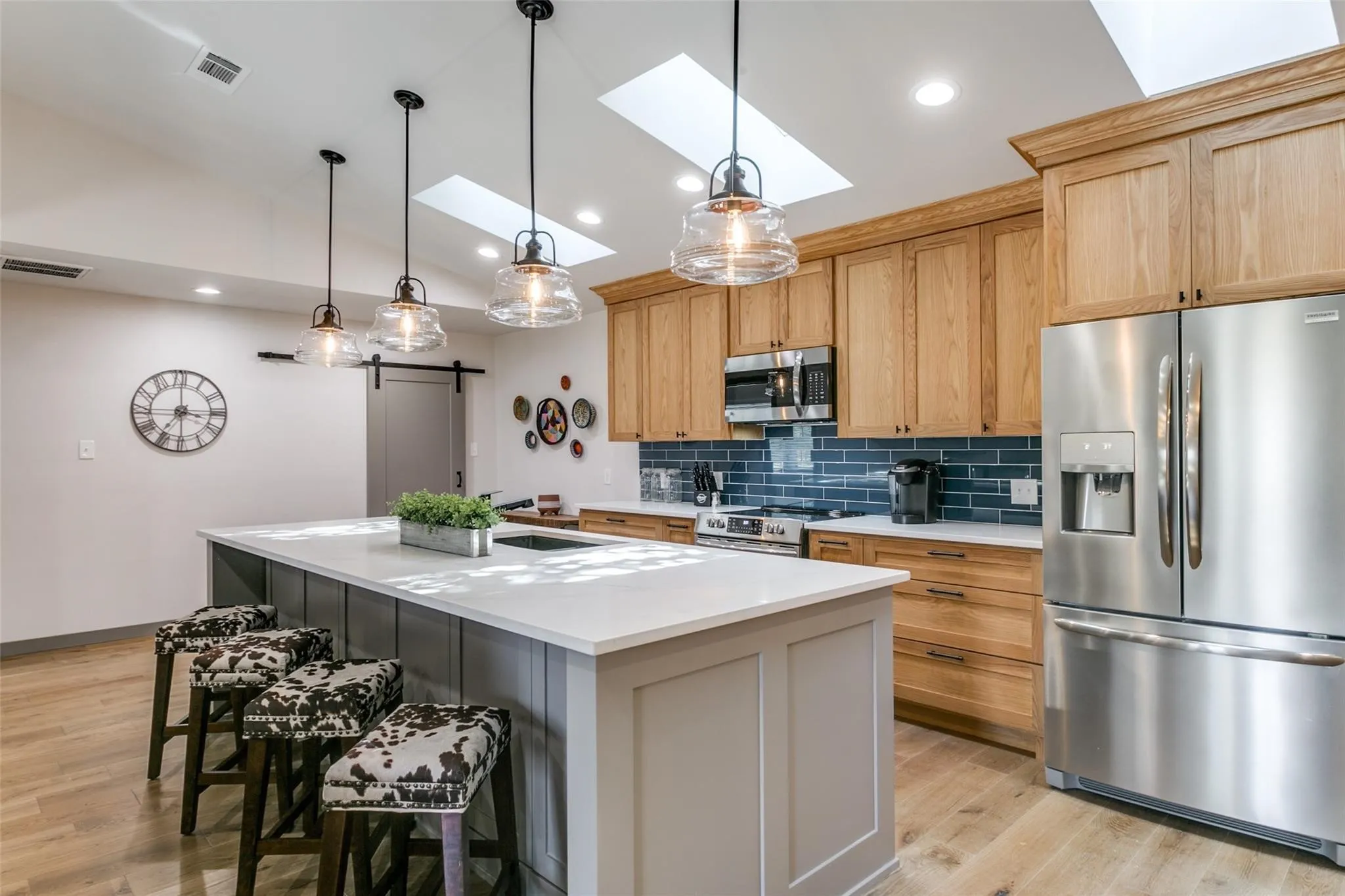Single Family Residence For Rent in Denton County , 1190 Sycamore Bend Road, Hickory Creek, Texas 75065, 3 Bedroom, 3 Bathroom, Garage spaces, 2,195 Sqft, built in 1985, mls#21400875, Real Estate Agent in Hickory Creek, Homes For Rent in Denton county, Homes For Rent in Hickory Creek, Realtor in Hickory Creek Texas, Real Estate Brokerage Independent Realty Texas, Luminita Cordes Realtor