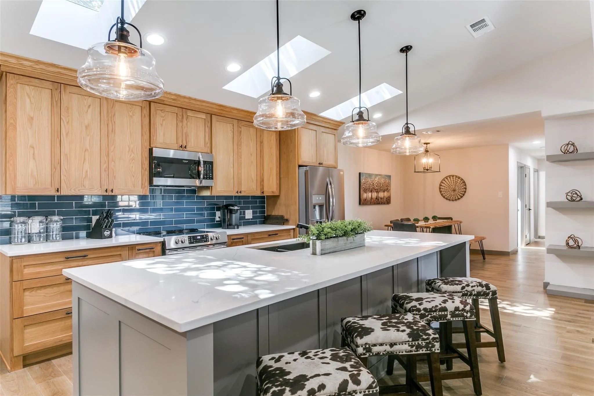 Single Family Residence For Rent in Denton County , 1190 Sycamore Bend Road, Hickory Creek, Texas 75065, 3 Bedroom, 3 Bathroom, Garage spaces, 2,195 Sqft, built in 1985, mls#21400875, Real Estate Agent in Hickory Creek, Homes For Rent in Denton county, Homes For Rent in Hickory Creek, Realtor in Hickory Creek Texas, Real Estate Brokerage Independent Realty Texas, Luminita Cordes Realtor