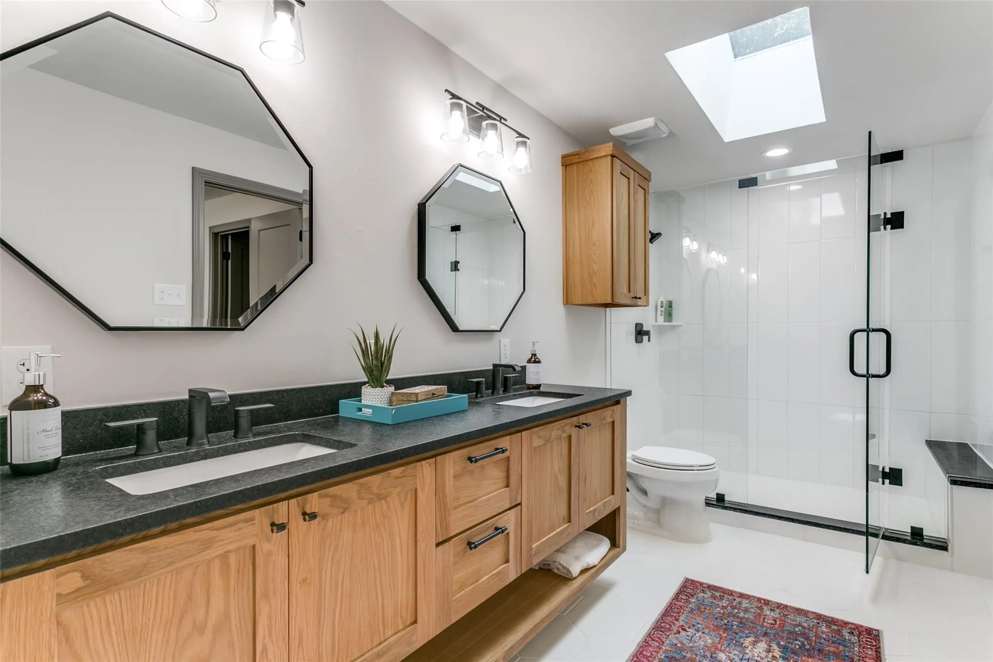 Single Family Residence For Rent in Denton County , 1190 Sycamore Bend Road, Hickory Creek, Texas 75065, 3 Bedroom, 3 Bathroom, Garage spaces, 2,195 Sqft, built in 1985, mls#21400875, Real Estate Agent in Hickory Creek, Homes For Rent in Denton county, Homes For Rent in Hickory Creek, Realtor in Hickory Creek Texas, Real Estate Brokerage Independent Realty Texas, Luminita Cordes Realtor