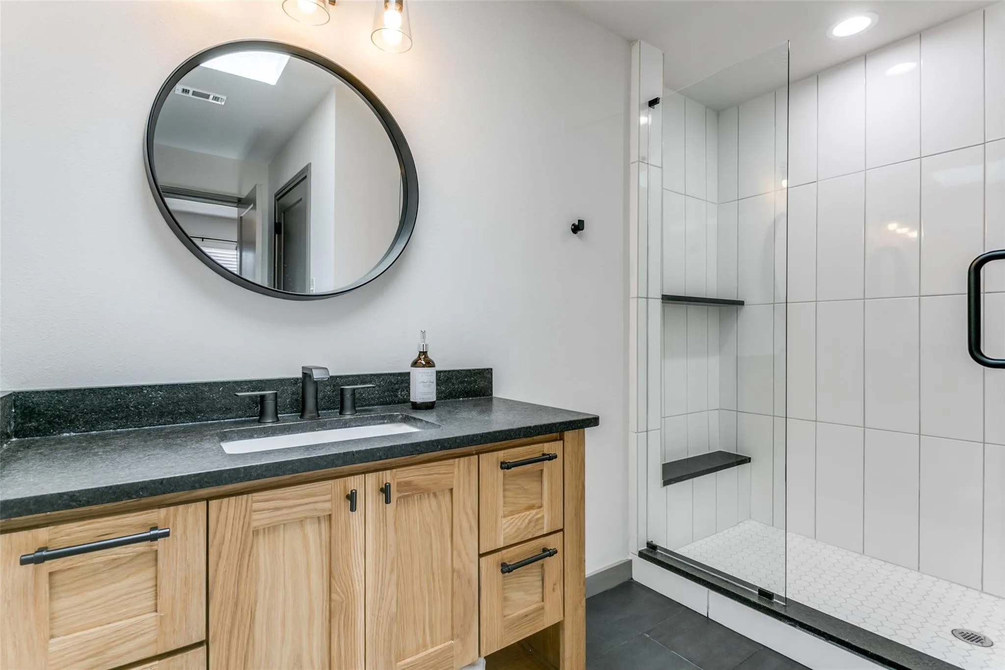 Single Family Residence For Rent in Denton County , 1190 Sycamore Bend Road, Hickory Creek, Texas 75065, 3 Bedroom, 3 Bathroom, Garage spaces, 2,195 Sqft, built in 1985, mls#21400875, Real Estate Agent in Hickory Creek, Homes For Rent in Denton county, Homes For Rent in Hickory Creek, Realtor in Hickory Creek Texas, Real Estate Brokerage Independent Realty Texas, Luminita Cordes Realtor
