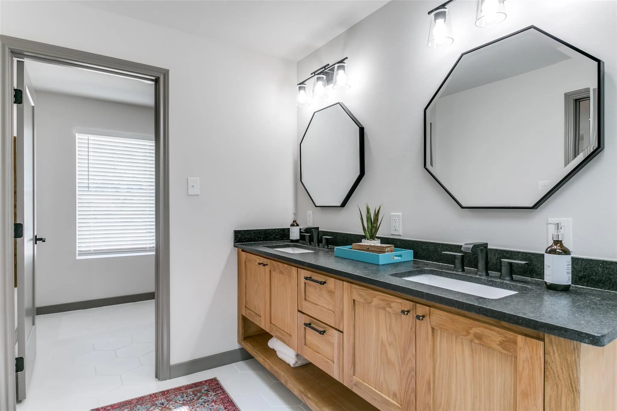 Single Family Residence For Rent in Denton County , 1190 Sycamore Bend Road, Hickory Creek, Texas 75065, 3 Bedroom, 3 Bathroom, Garage spaces, 2,195 Sqft, built in 1985, mls#21400875, Real Estate Agent in Hickory Creek, Homes For Rent in Denton county, Homes For Rent in Hickory Creek, Realtor in Hickory Creek Texas, Real Estate Brokerage Independent Realty Texas, Luminita Cordes Realtor