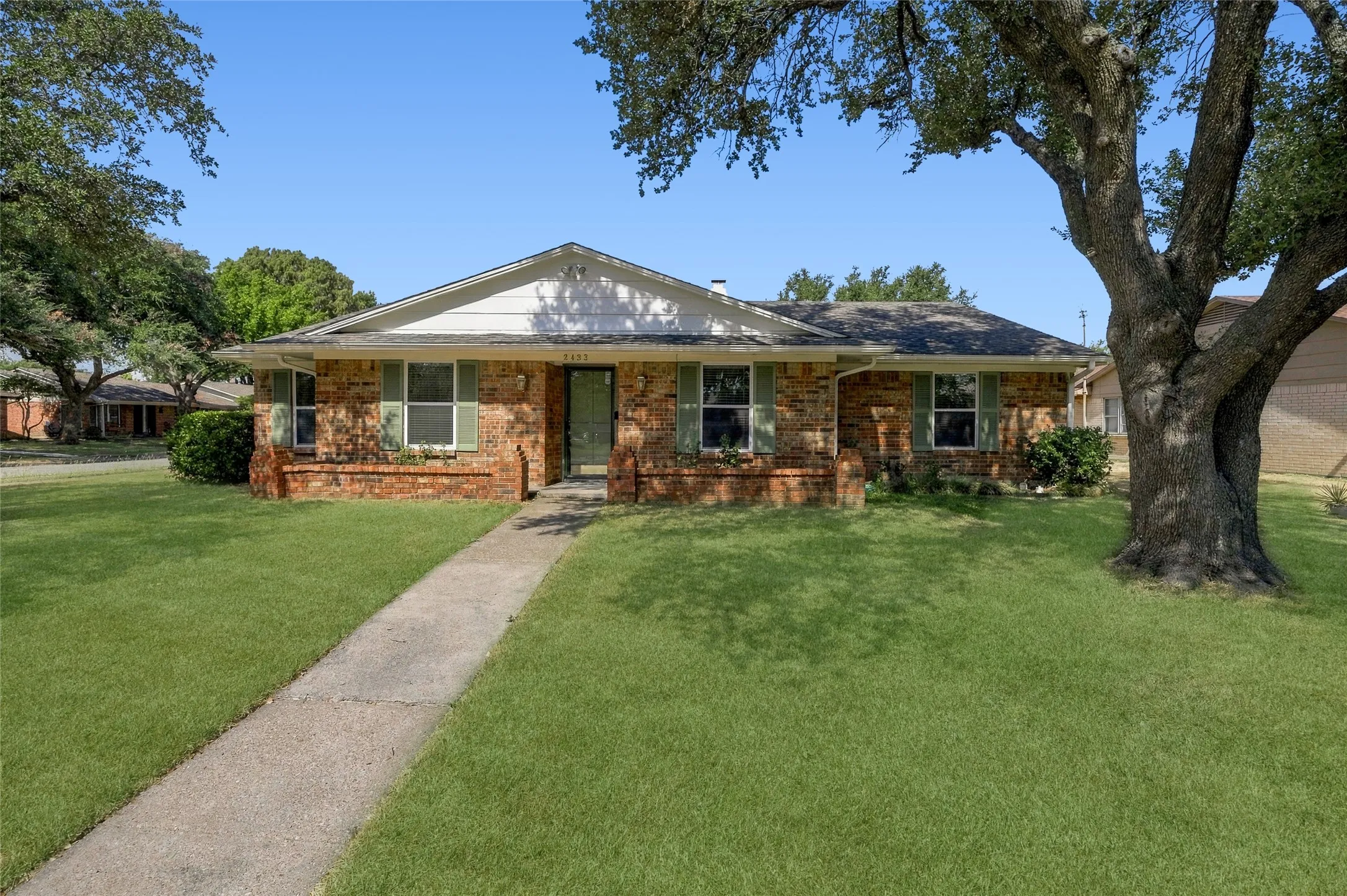 Single Family Residence For Sale in Dallas County , 2433 Pinehurst Lane, Mesquite, Texas 75150, 3 Bedroom, 2 Bathroom, 2 Garage spaces, 2,062 Sqft, built in 1973, mls#21392965, Real Estate Agent in Mesquite, Homes For Sale in Dallas county, Homes For Sale in Mesquite, Realtor in Mesquite Texas, Real Estate Brokerage Independent Realty Texas, Luminita Cordes Realtor