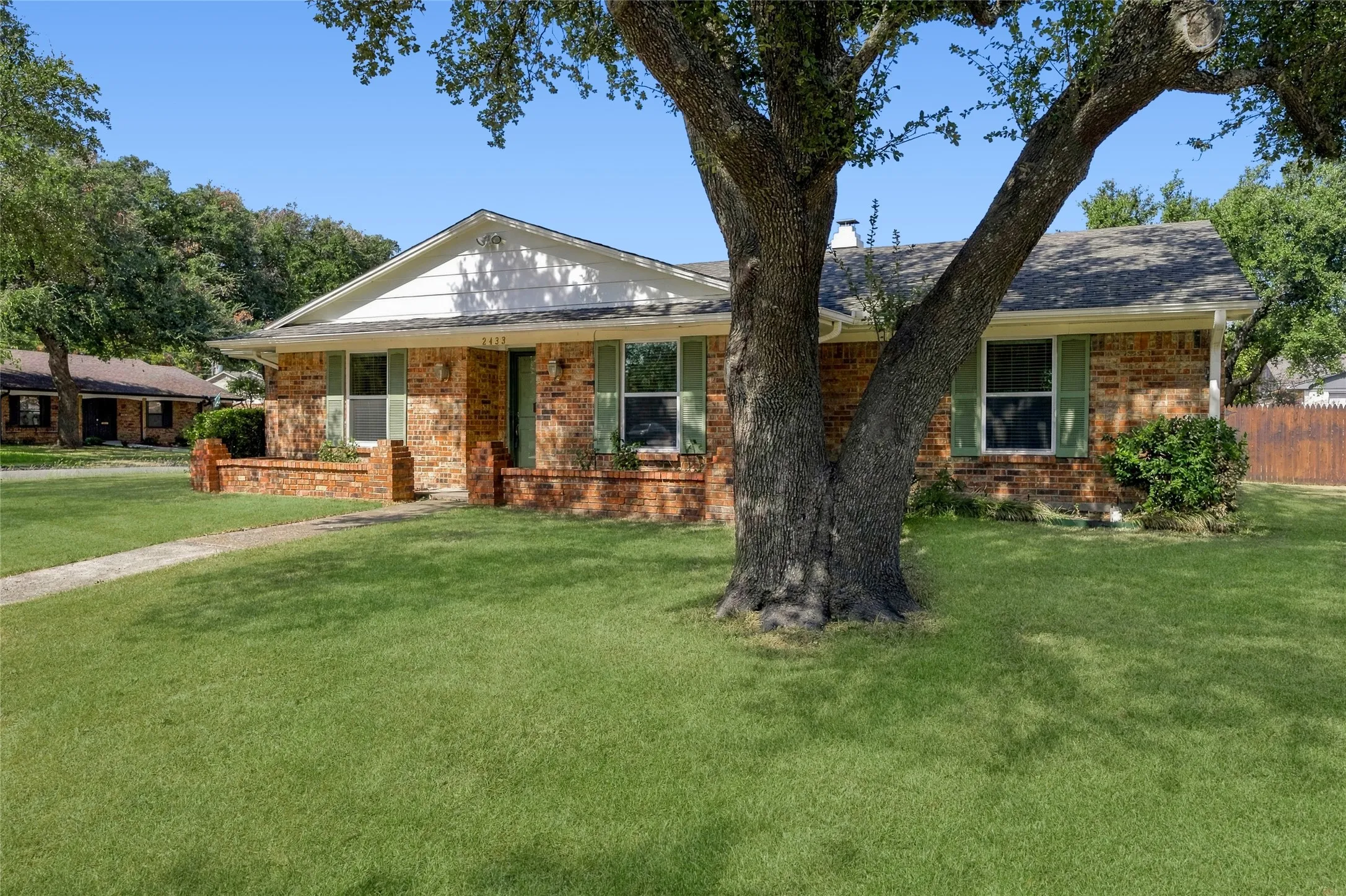 Single Family Residence For Sale in Dallas County , 2433 Pinehurst Lane, Mesquite, Texas 75150, 3 Bedroom, 2 Bathroom, 2 Garage spaces, 2,062 Sqft, built in 1973, mls#21392965, Real Estate Agent in Mesquite, Homes For Sale in Dallas county, Homes For Sale in Mesquite, Realtor in Mesquite Texas, Real Estate Brokerage Independent Realty Texas, Luminita Cordes Realtor