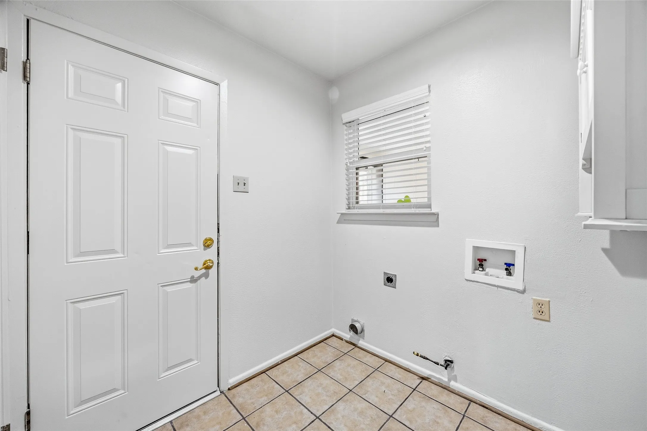 Single Family Residence For Sale in Dallas County , 2433 Pinehurst Lane, Mesquite, Texas 75150, 3 Bedroom, 2 Bathroom, 2 Garage spaces, 2,062 Sqft, built in 1973, mls#21392965, Real Estate Agent in Mesquite, Homes For Sale in Dallas county, Homes For Sale in Mesquite, Realtor in Mesquite Texas, Real Estate Brokerage Independent Realty Texas, Luminita Cordes Realtor