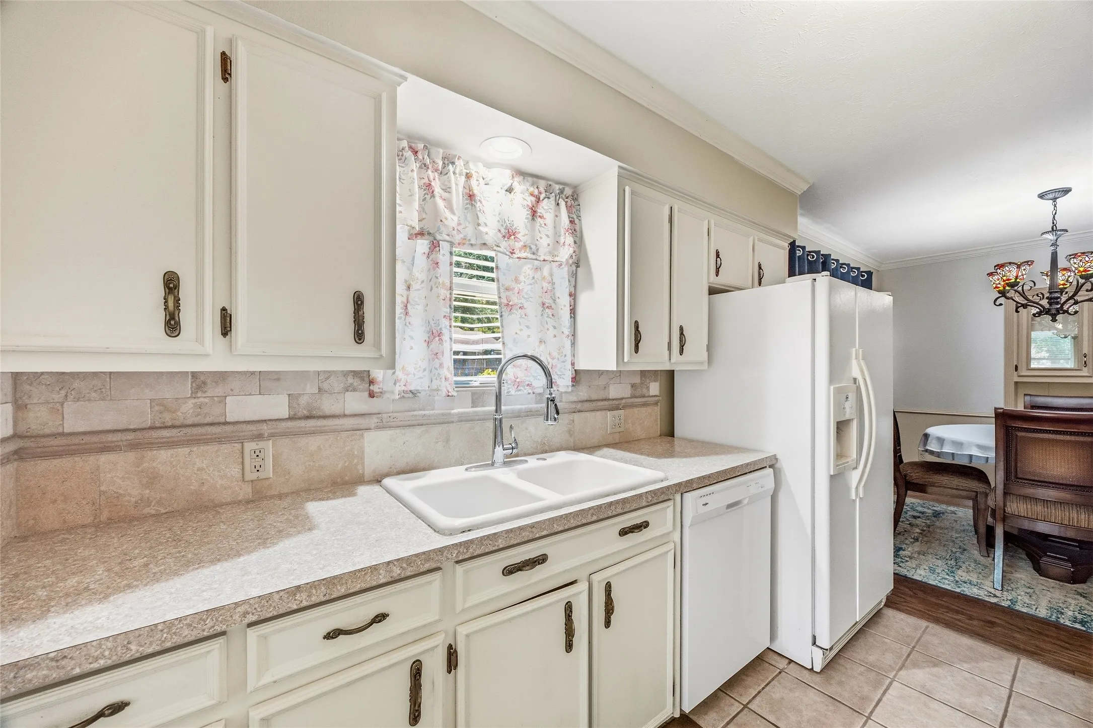 Single Family Residence For Sale in Dallas County , 2433 Pinehurst Lane, Mesquite, Texas 75150, 3 Bedroom, 2 Bathroom, 2 Garage spaces, 2,062 Sqft, built in 1973, mls#21392965, Real Estate Agent in Mesquite, Homes For Sale in Dallas county, Homes For Sale in Mesquite, Realtor in Mesquite Texas, Real Estate Brokerage Independent Realty Texas, Luminita Cordes Realtor