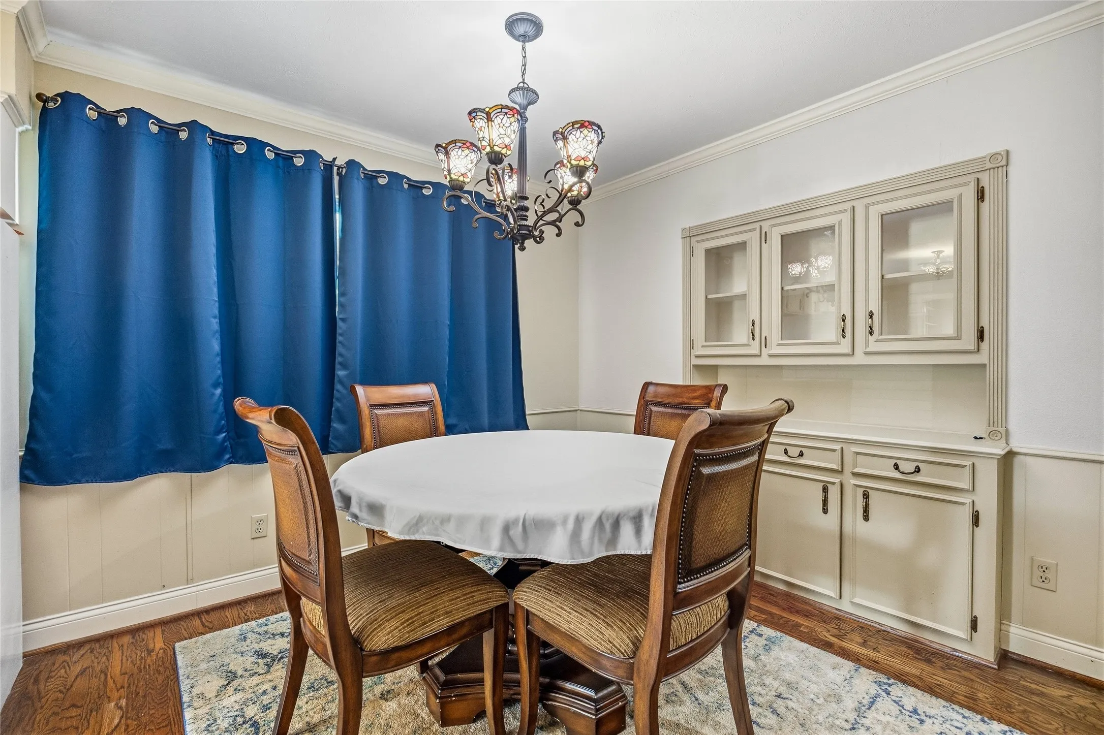 Single Family Residence For Sale in Dallas County , 2433 Pinehurst Lane, Mesquite, Texas 75150, 3 Bedroom, 2 Bathroom, 2 Garage spaces, 2,062 Sqft, built in 1973, mls#21392965, Real Estate Agent in Mesquite, Homes For Sale in Dallas county, Homes For Sale in Mesquite, Realtor in Mesquite Texas, Real Estate Brokerage Independent Realty Texas, Luminita Cordes Realtor