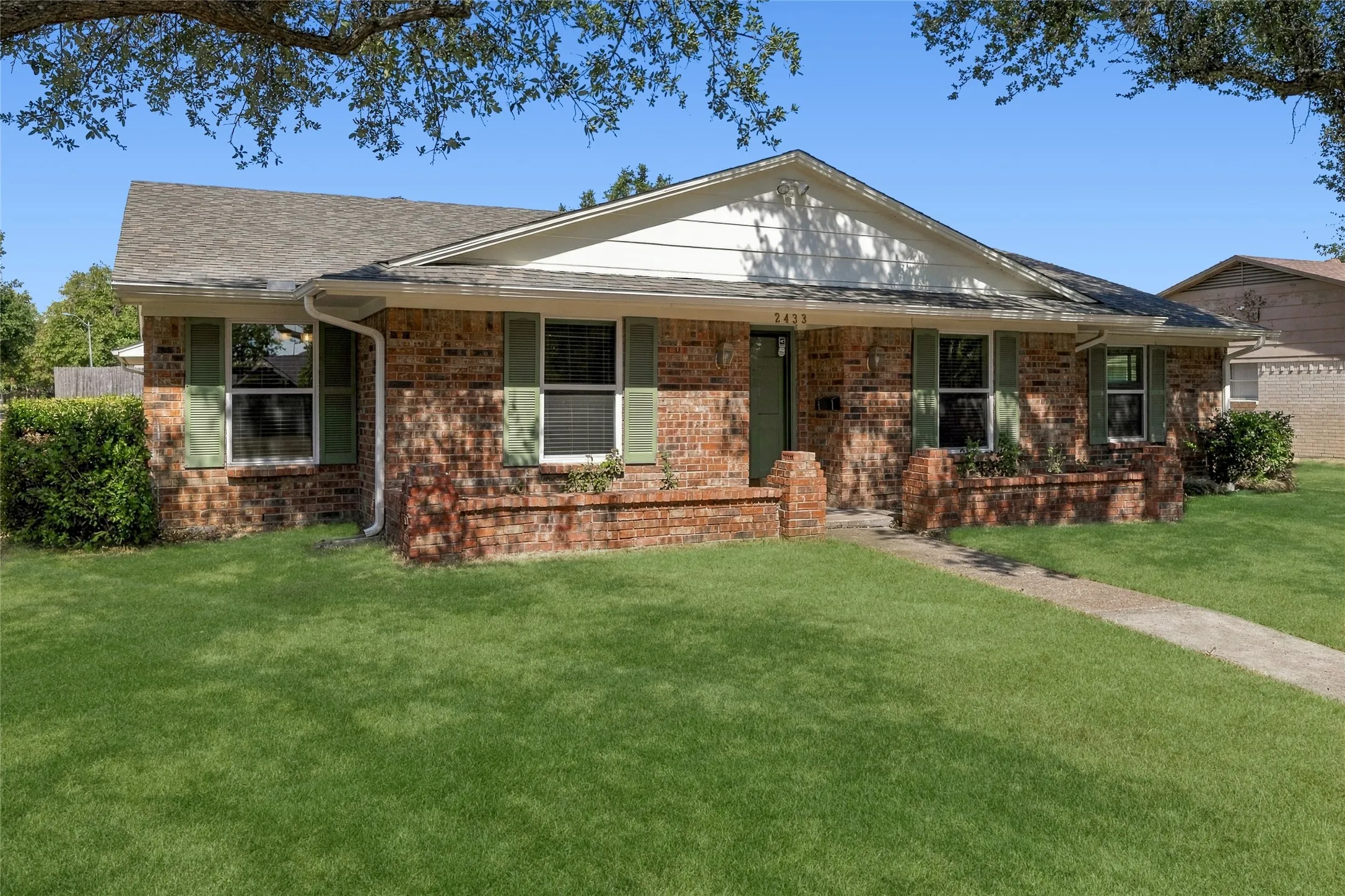 Single Family Residence For Sale in Dallas County , 2433 Pinehurst Lane, Mesquite, Texas 75150, 3 Bedroom, 2 Bathroom, 2 Garage spaces, 2,062 Sqft, built in 1973, mls#21392965, Real Estate Agent in Mesquite, Homes For Sale in Dallas county, Homes For Sale in Mesquite, Realtor in Mesquite Texas, Real Estate Brokerage Independent Realty Texas, Luminita Cordes Realtor