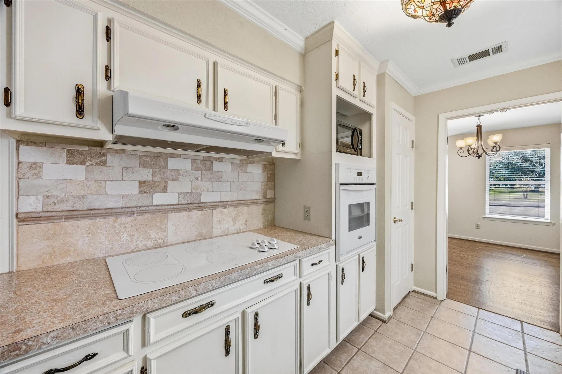 Single Family Residence For Sale in Dallas County , 2433 Pinehurst Lane, Mesquite, Texas 75150, 3 Bedroom, 2 Bathroom, 2 Garage spaces, 2,062 Sqft, built in 1973, mls#21392965, Real Estate Agent in Mesquite, Homes For Sale in Dallas county, Homes For Sale in Mesquite, Realtor in Mesquite Texas, Real Estate Brokerage Independent Realty Texas, Luminita Cordes Realtor