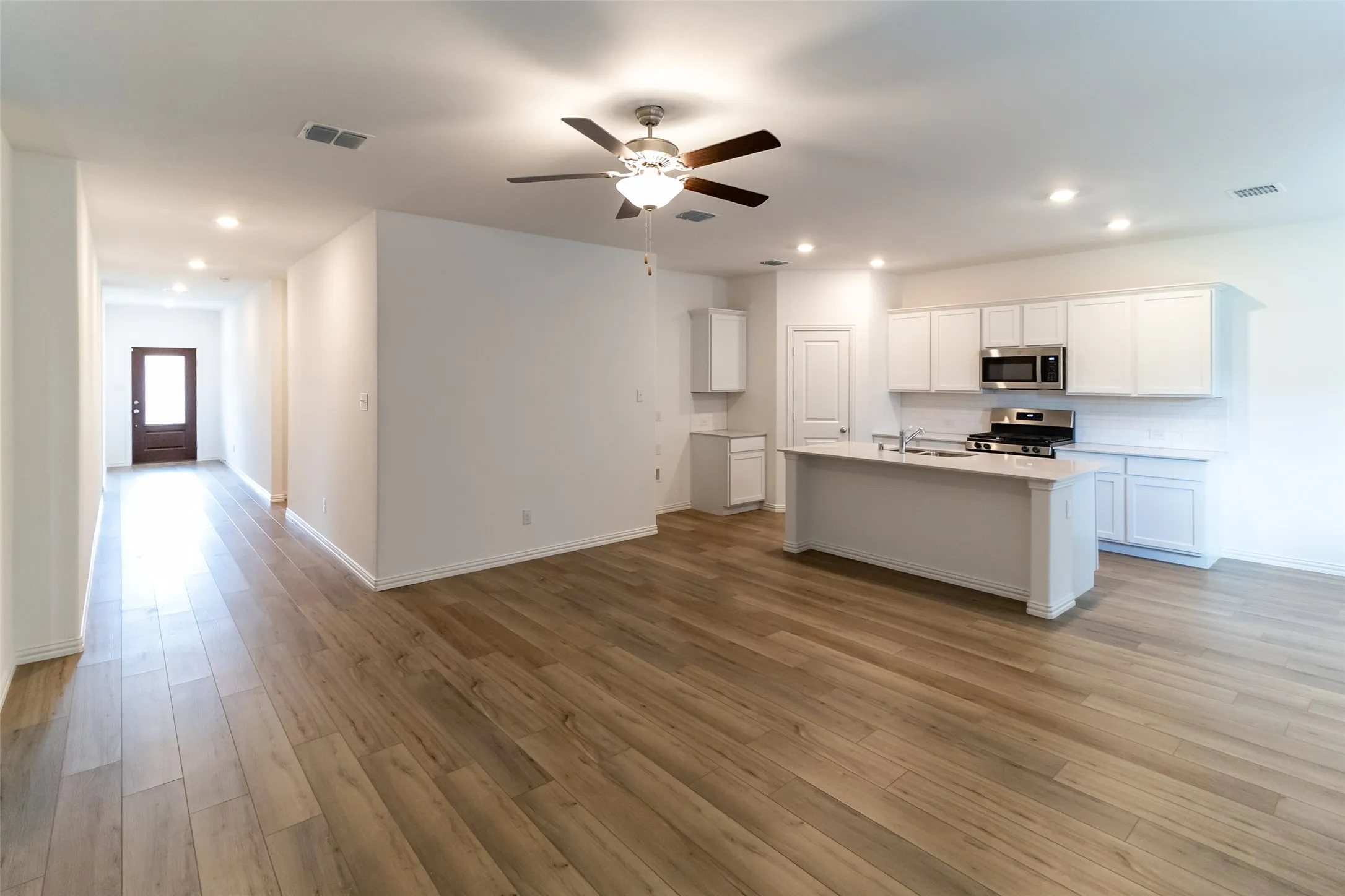 Single Family Residence For Rent in Denton County , 1837 Lake Grove Drive, Little Elm, Texas 75068, 4 Bedroom, 2 Bathroom, 2 Garage spaces, 1,838 Sqft, built in 2022, mls#21400882, Real Estate Agent in Little Elm, Homes For Rent in Denton county, Homes For Rent in Little Elm, Realtor in Little Elm Texas, Real Estate Brokerage Independent Realty Texas, Luminita Cordes Realtor