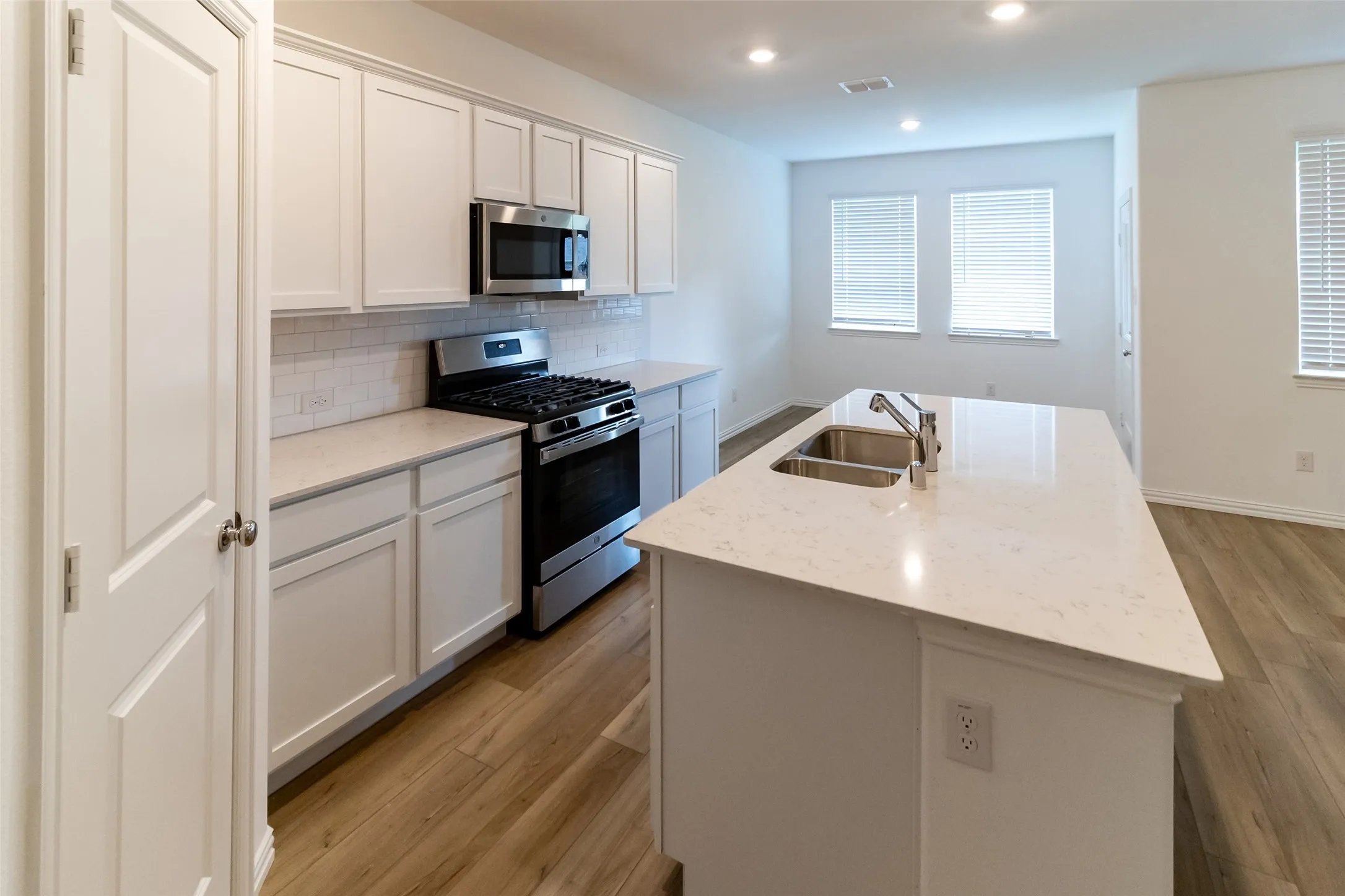 Single Family Residence For Rent in Denton County , 1837 Lake Grove Drive, Little Elm, Texas 75068, 4 Bedroom, 2 Bathroom, 2 Garage spaces, 1,838 Sqft, built in 2022, mls#21400882, Real Estate Agent in Little Elm, Homes For Rent in Denton county, Homes For Rent in Little Elm, Realtor in Little Elm Texas, Real Estate Brokerage Independent Realty Texas, Luminita Cordes Realtor